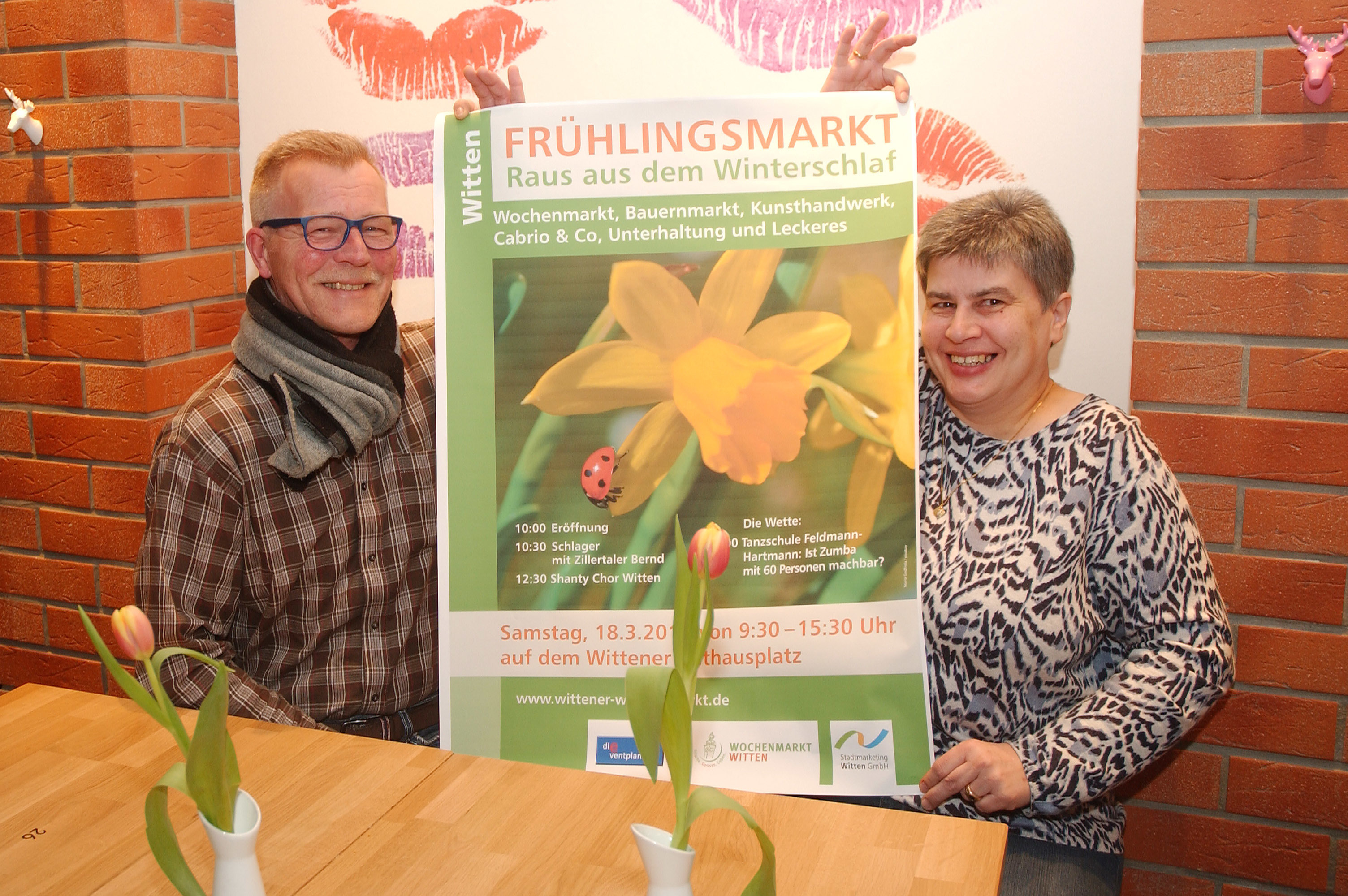 Gaby Diedrichs und Matthias Pöck freuen sich auf den ersten Frühlingsmarkt auf dem Rathausplatz.