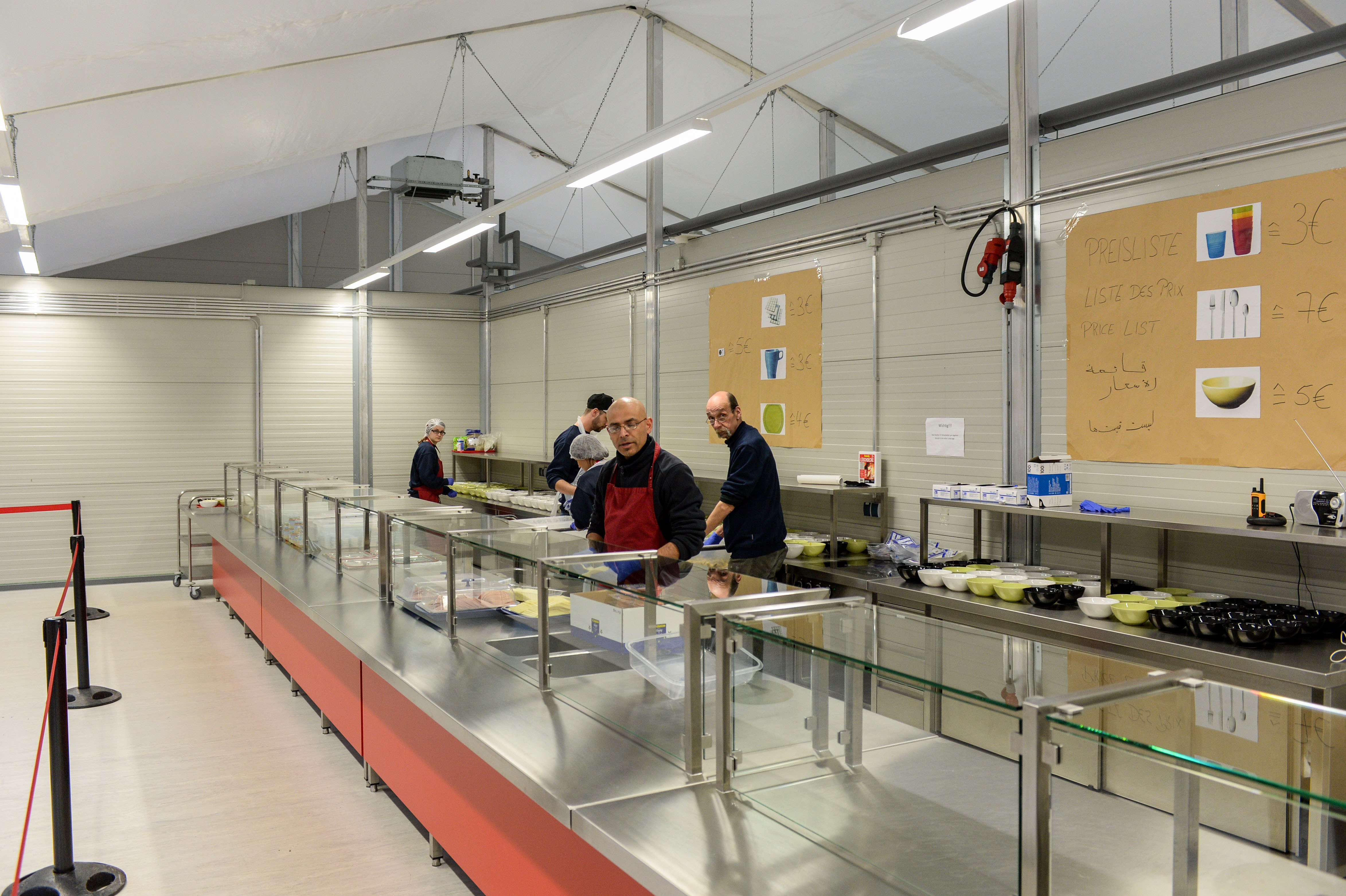 Die Essensausgabe soll verschwinden, die Flüchtlinge auf Selbstversorgung umgestellt werden.