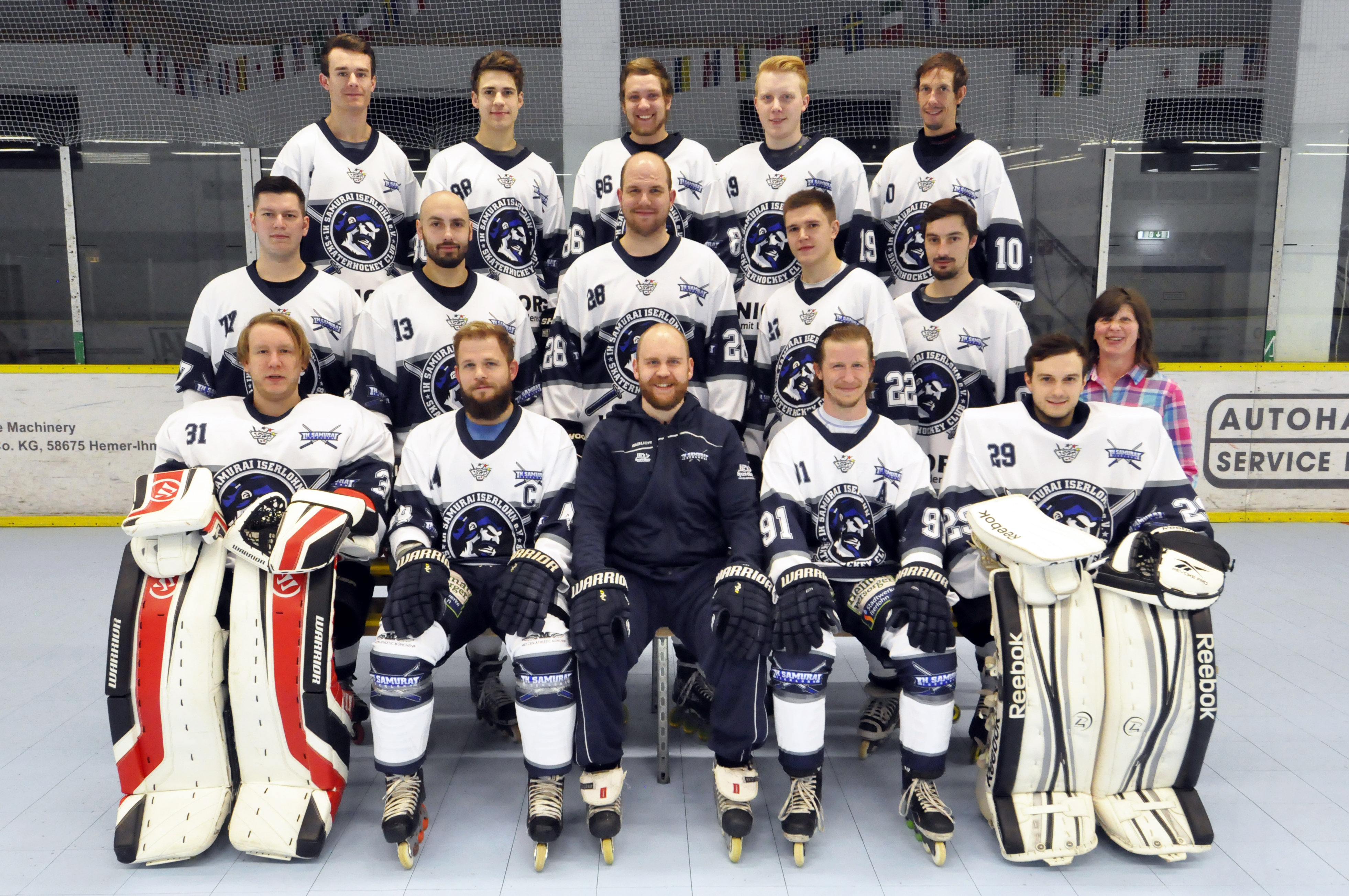 Das Samurai-Team. Hinten von links: Jan Schreiner, Noel Riepe, Marco Peters, Nils Albrecht, Pascal Poerschke; Mitte von links: Marc Lendemans, Constantin Wichern, Marcel Döscher, Marius Riepe, Pascal Neumann, Betreuerin Martina Linke; Vorne von links: Daniel Schneider, Christian Mühlfort, Trainer Marcel Brozé, Tim Linke, Marc Dorn. Foto: Günther