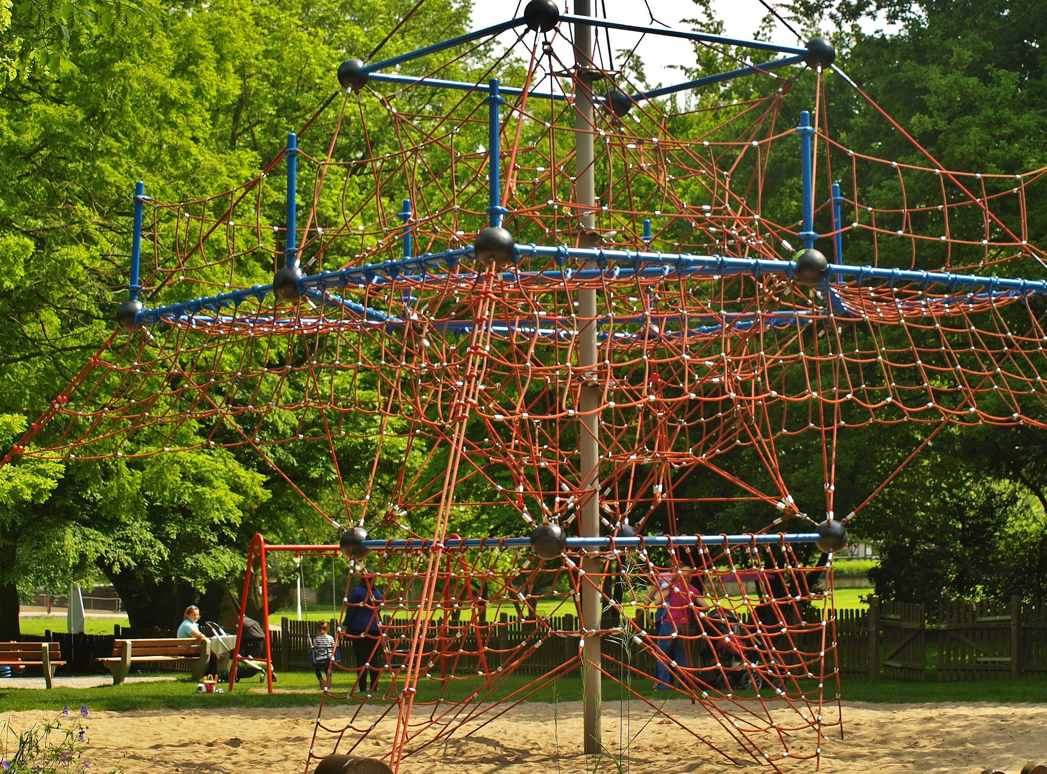 Auf den Spielplätzen im Grugapark können die Kinder spielen und toben.
Foto: S. Weber/www.lokalkompass.de