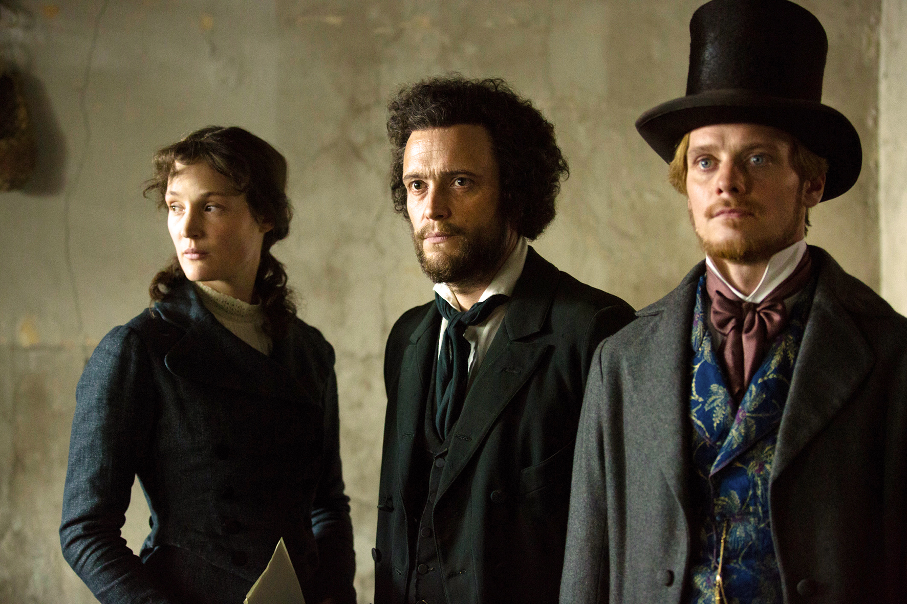 Das Trio Jenny Marx (Vicky Krieps), Karl Marx (August Diehl) und Friedrich Engels (Stefan Konarske).