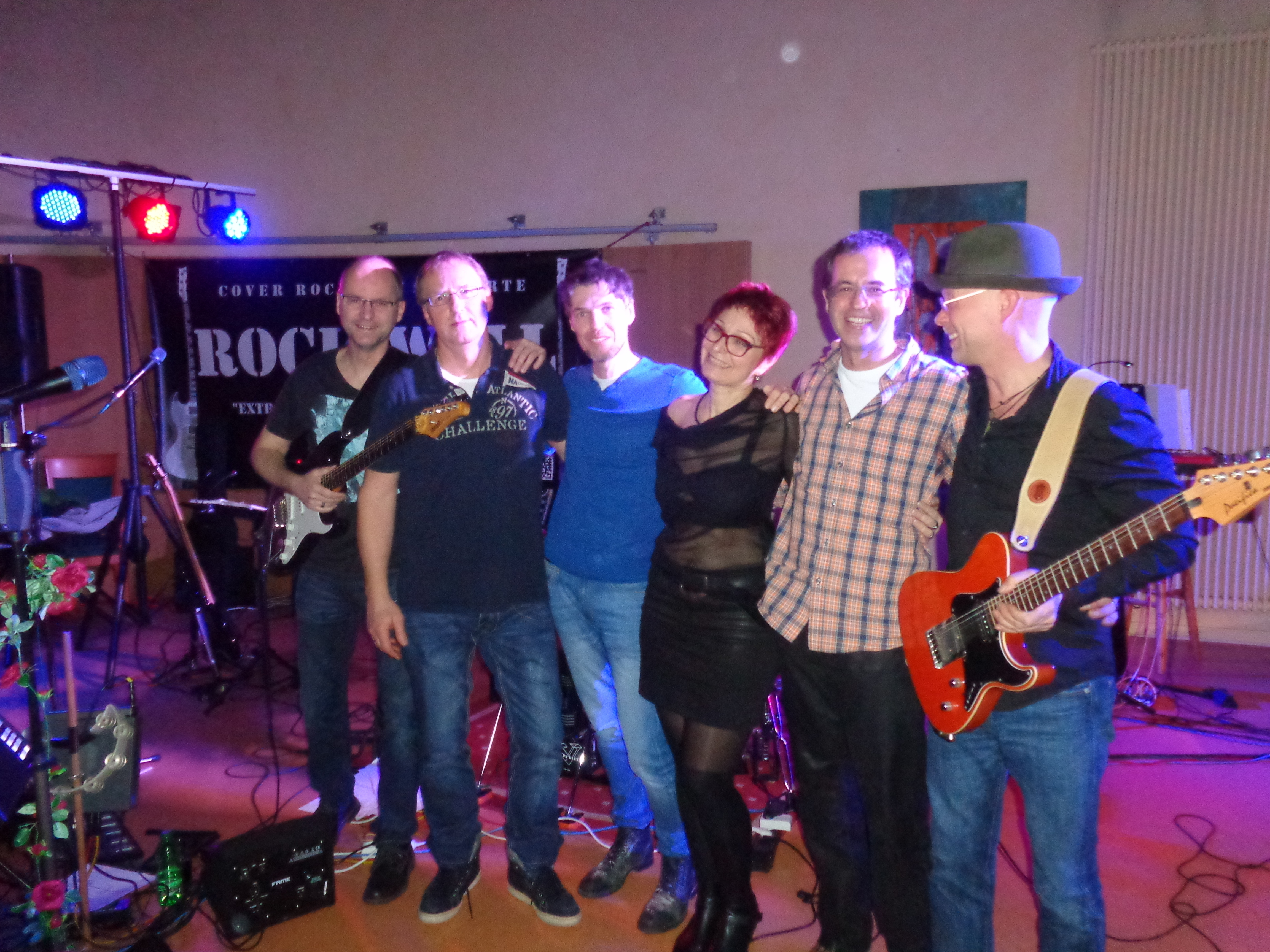 Im Wohn- und Begegnungszentrum Zehnthof spielt die Schwerter Band „Rock Well“ auf.