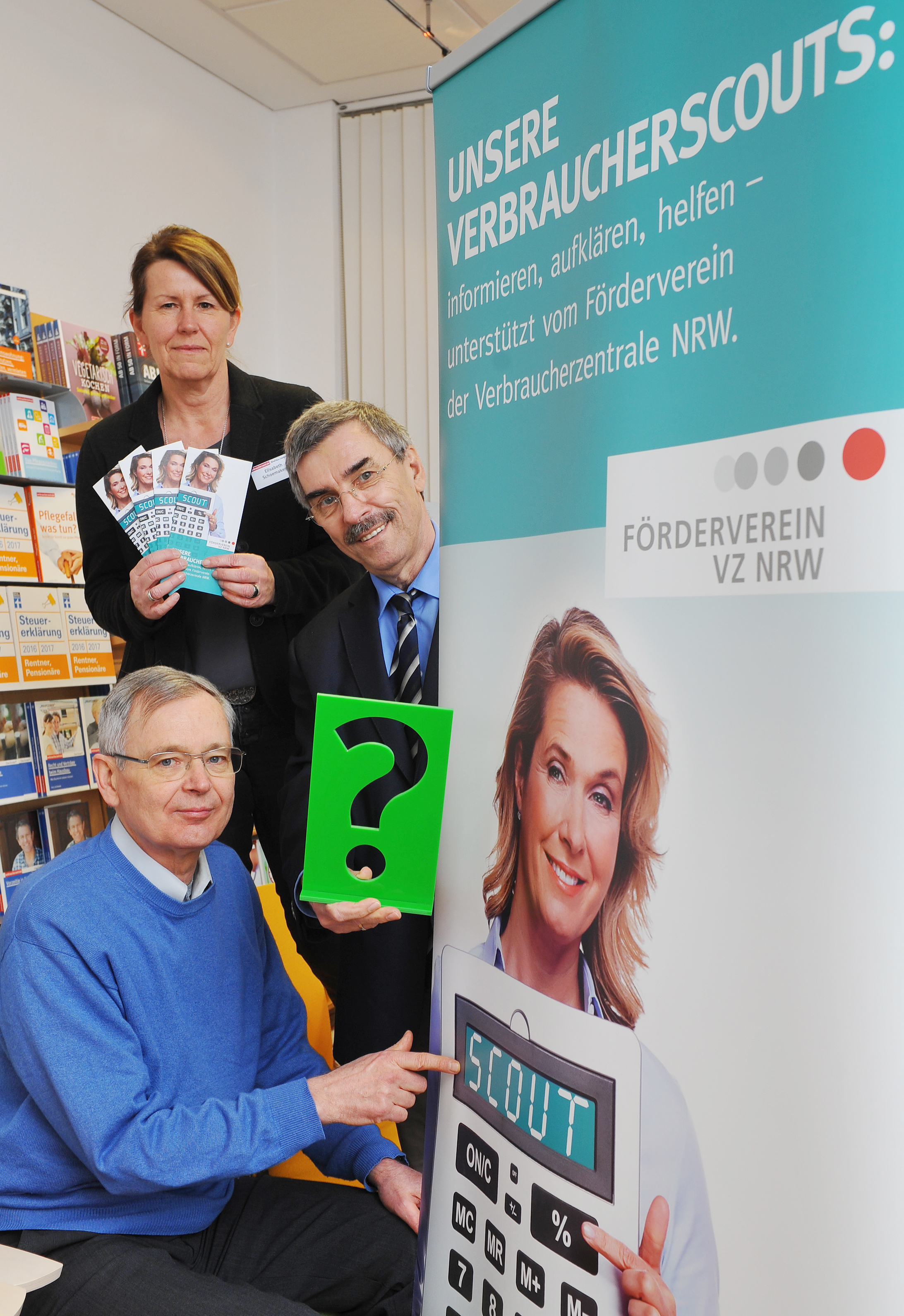 Das Foto zeigt von oben nach unten Elisabeth Schoemakers (Leiterin Beratungsstelle), Erwin Knebel (Vorsitzender Förderverein) und Günter Stephan (Scout). Foto: Michael de Clerque