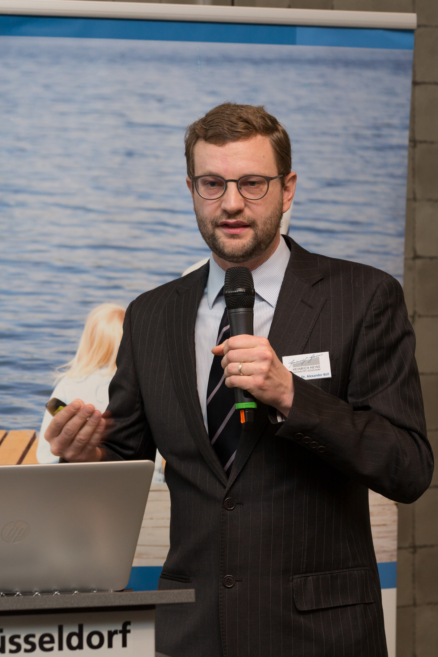 Jun.-Prof. Dr. Alexander Büll