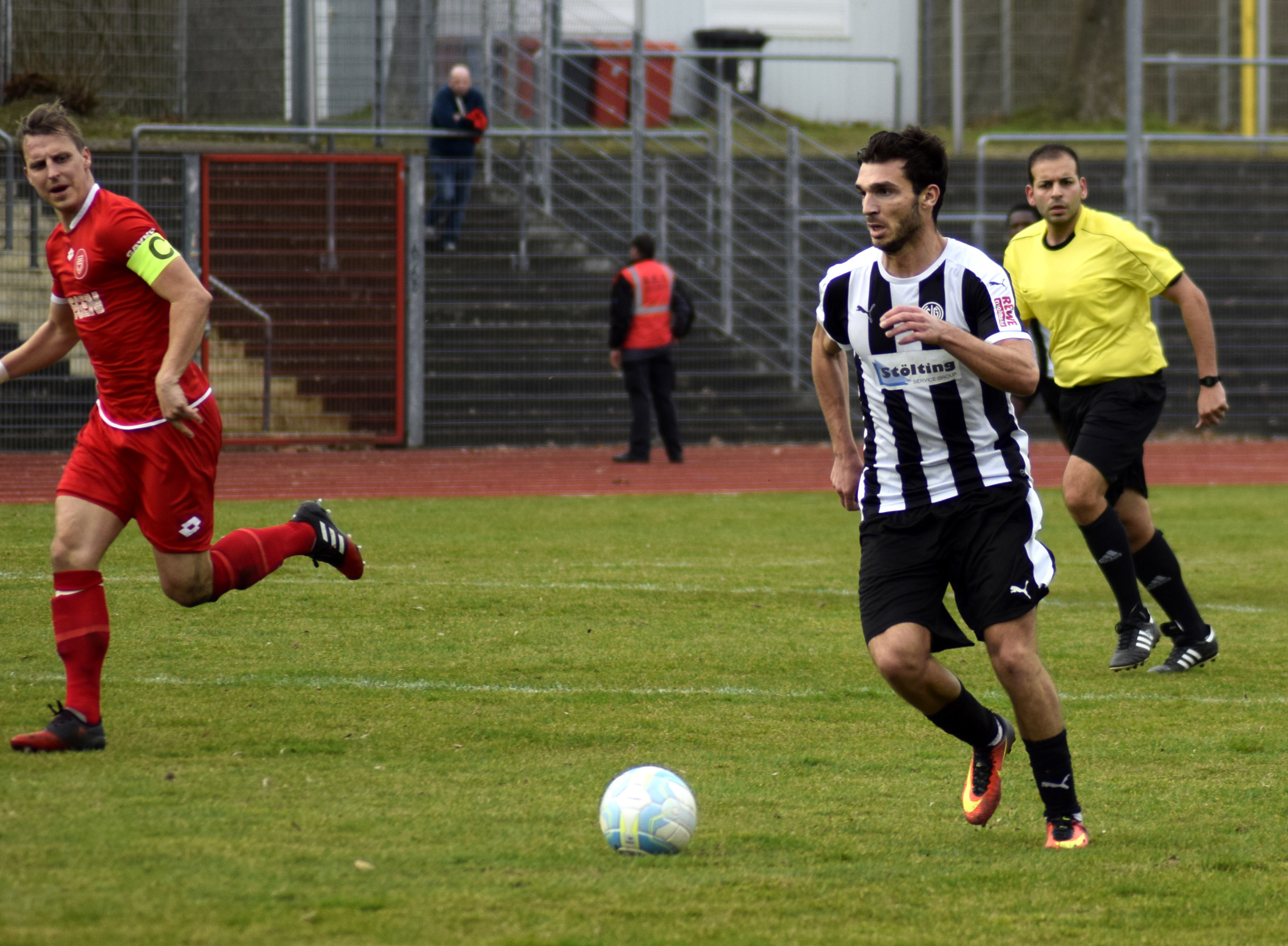 Demir Tumbul erzielte beim 3:0-Erfolg gegen Siegen gleich zwei Treffer. FOTO: Peter Mohr