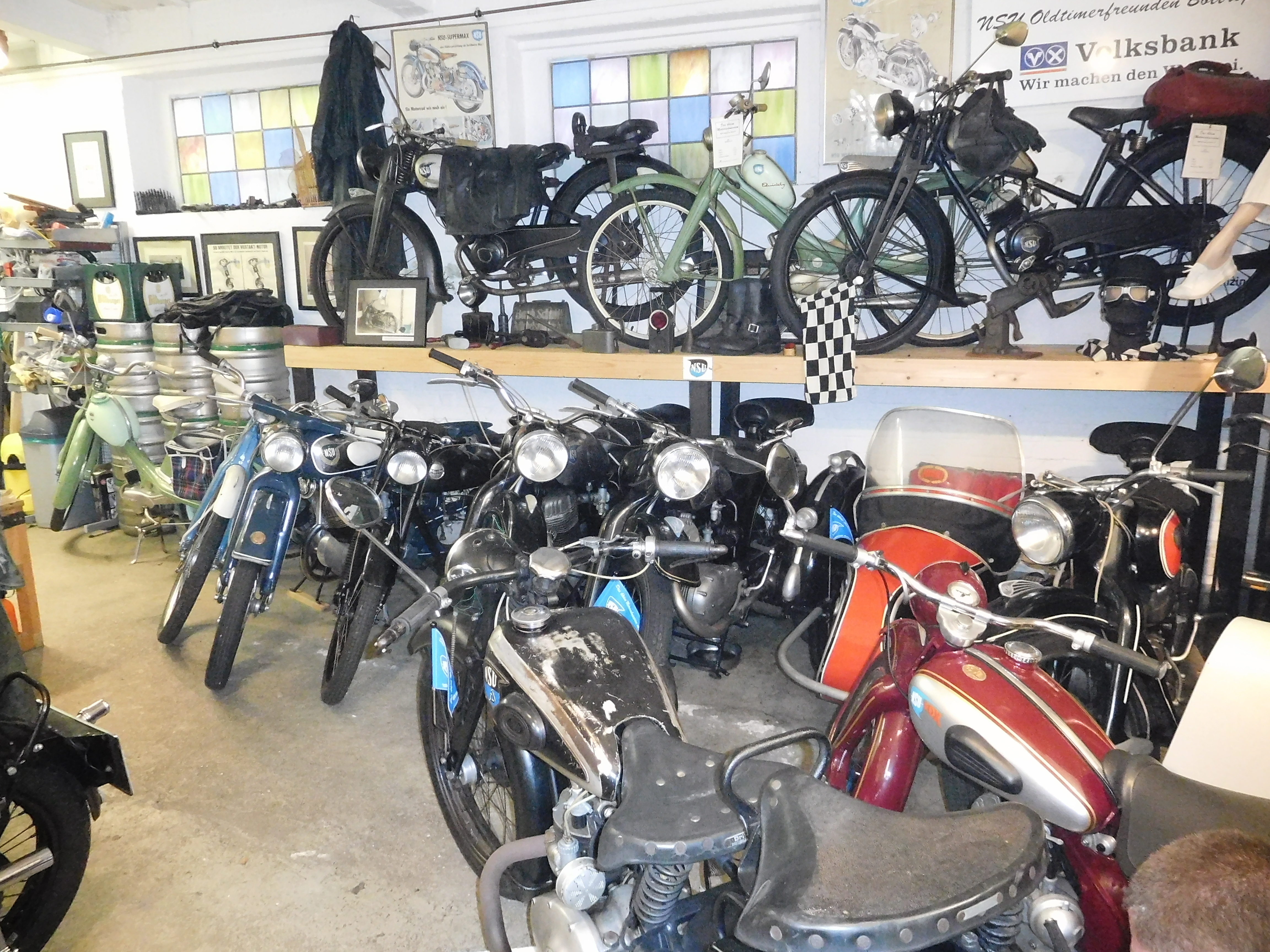 Teilansicht v. Innenraum d."Kleinen Motorradmuseum"