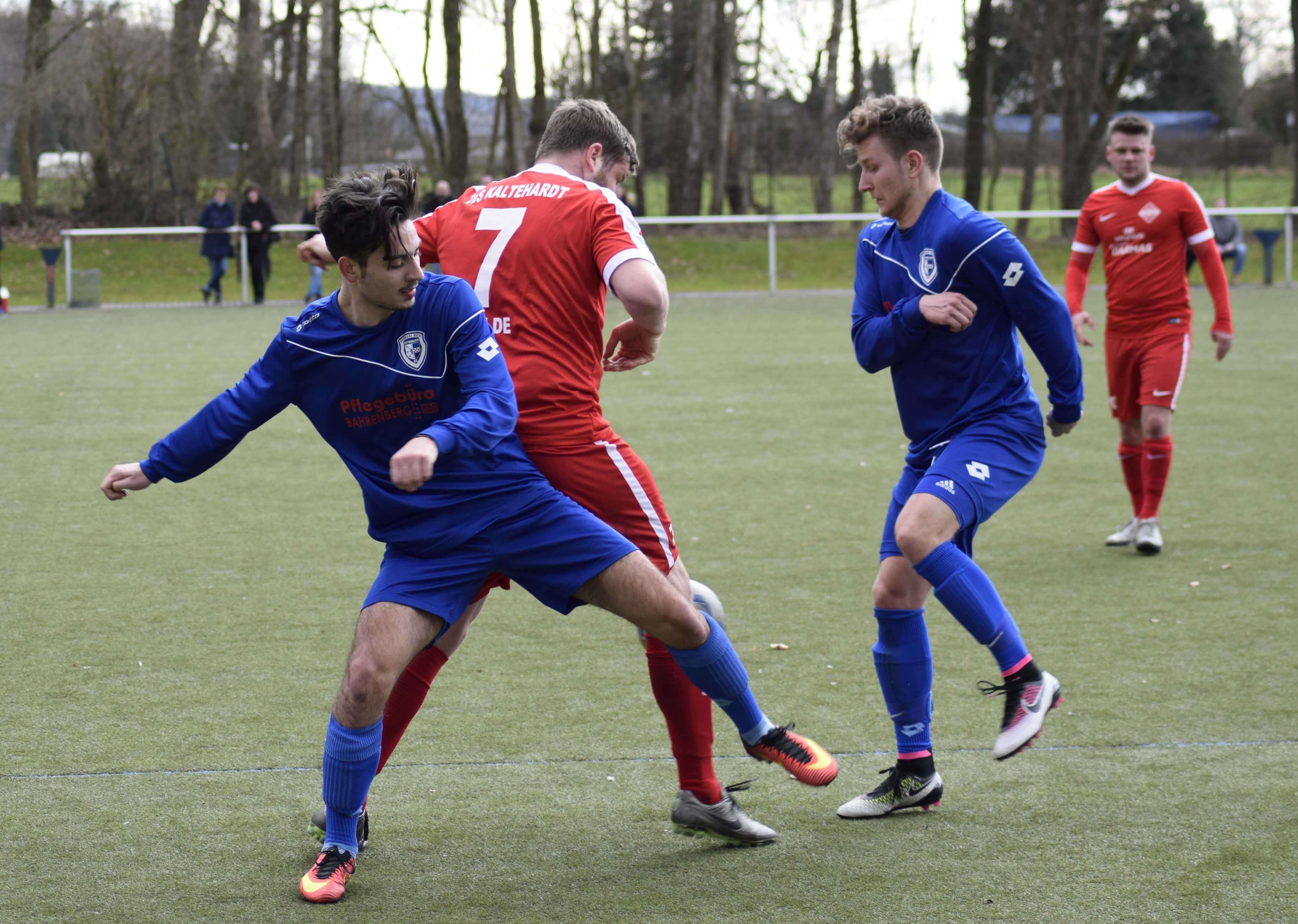 Geburtstagskind Felix Grabienski (rechts) gehörte zu den Torschützen der 08er. FOTO: Peter Mohr