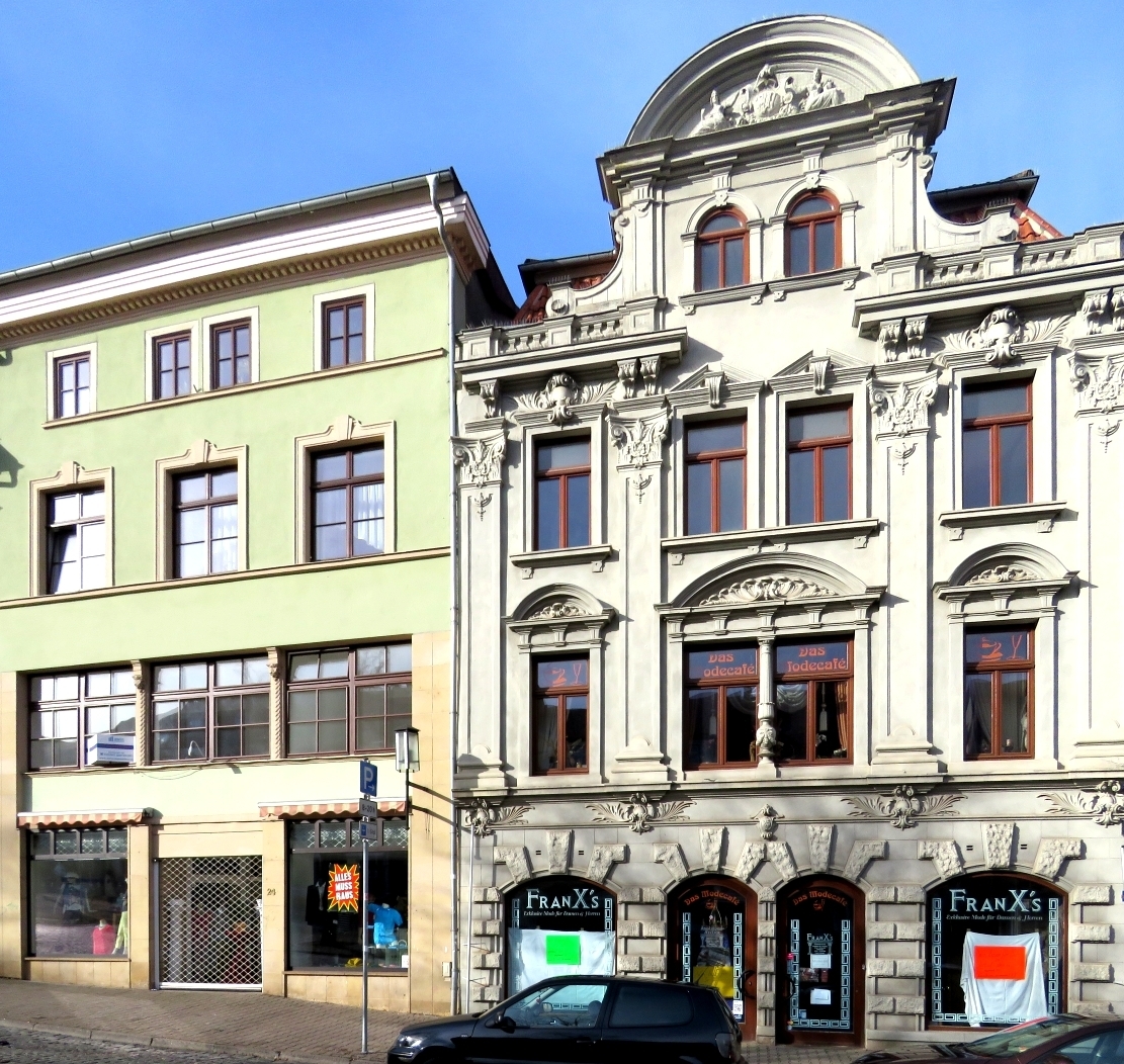 rechts "FranX's" / links der Geschäftsraum für den Ausverkauf