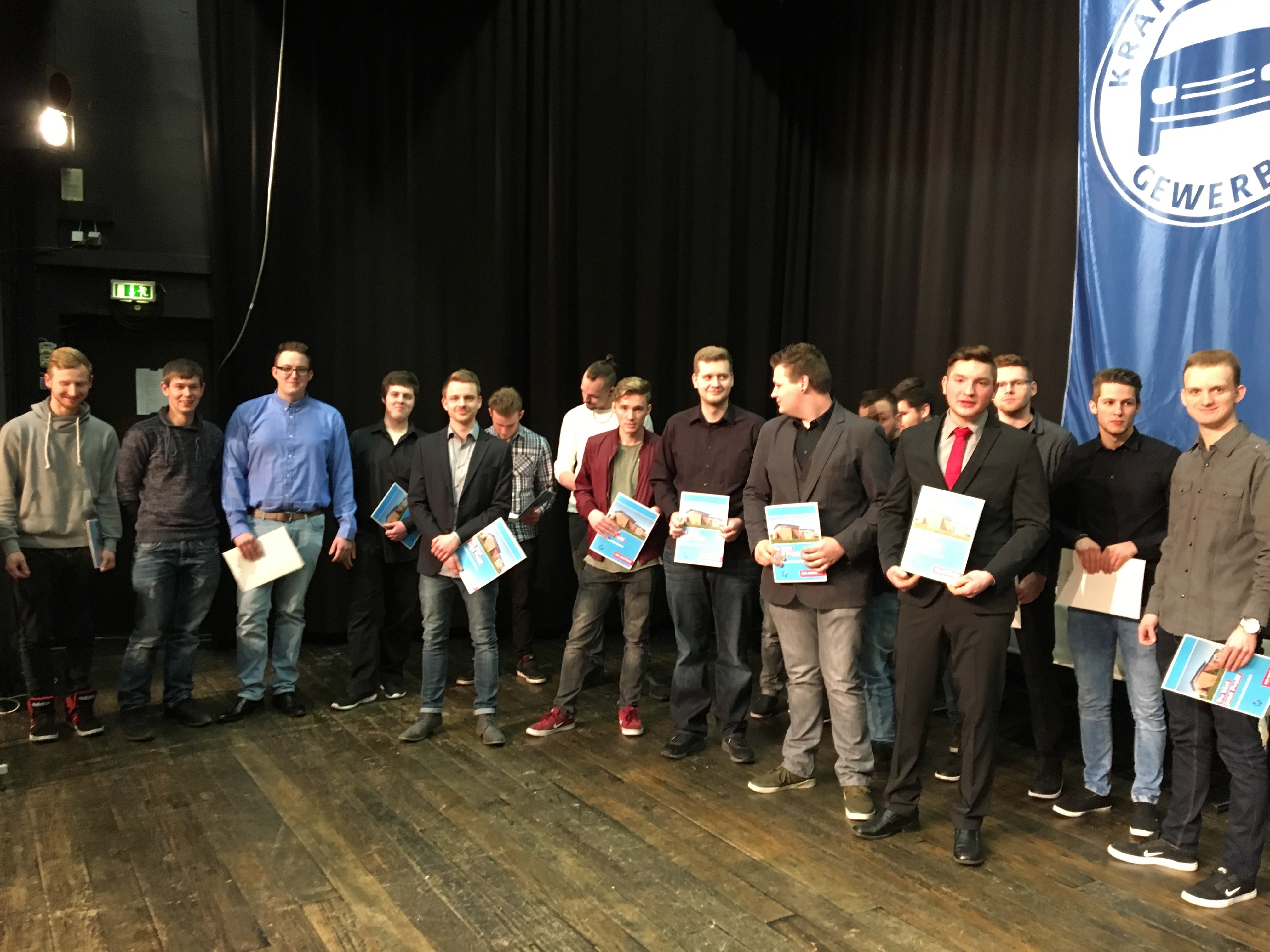 Den Gesellenbrief in der Hand