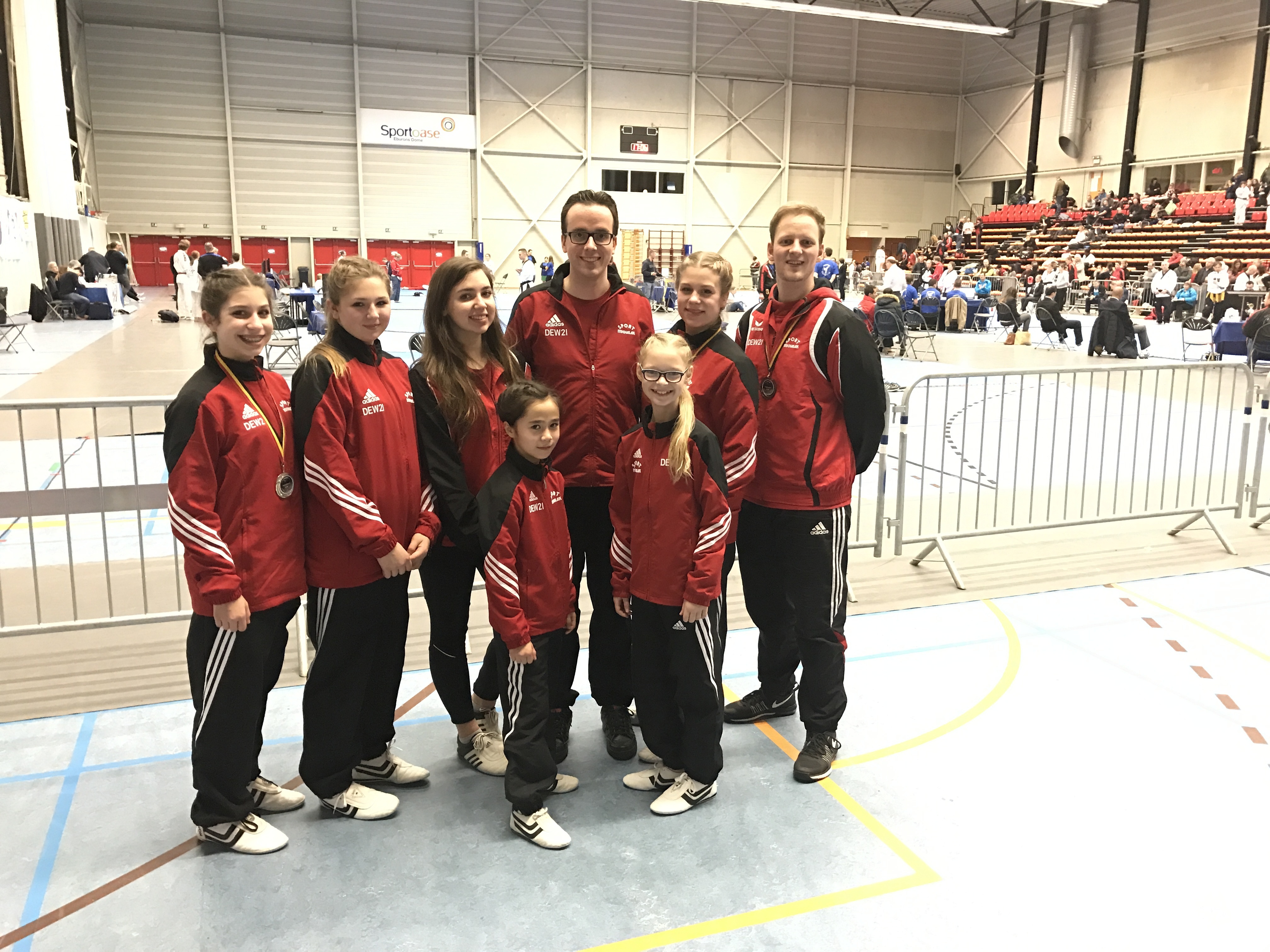 v. li.: Mia Merfeld, Julia Niederdellmann, Angelika Frank, Jasmin Flotow, Fabian Haas, Emilia Grzechca, Anna-Lotta Merfeld, Robin Schlickmann