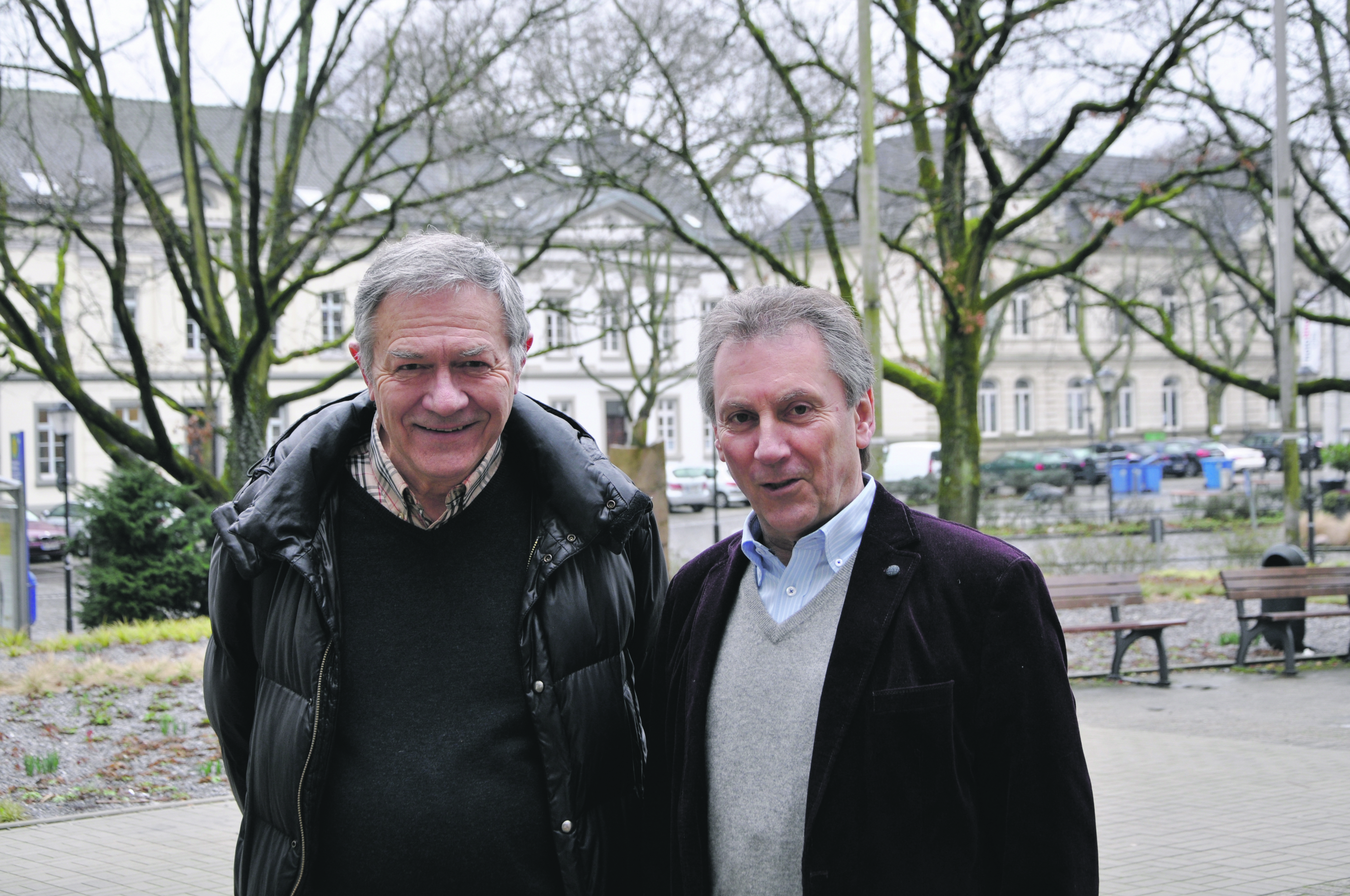 Dr. Georg Thaler und Martin Kryl (v. lks) versprechen "spannende Ergebnisse" bei der Vorstellung der Ergebnisse der Bürgerbefragung am Donnerstag. Foto: Heuer
