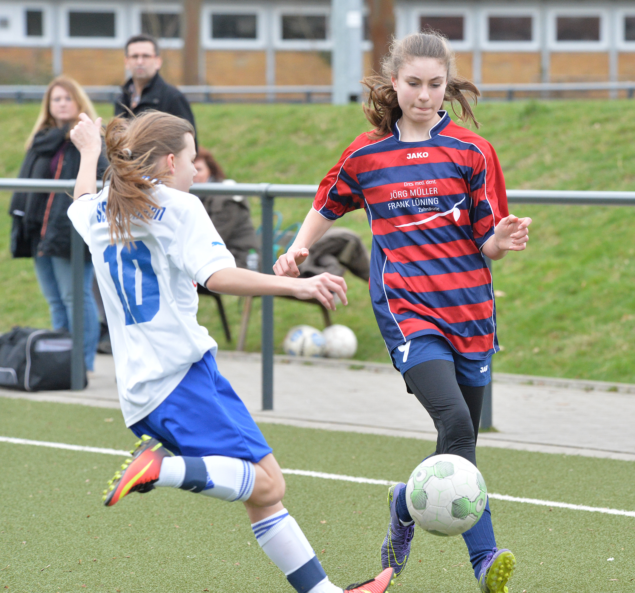 Die U15 Mädchen mussten stark ersatzgeschwächt gegen SSVg Haan ran.
Foto: Bangert