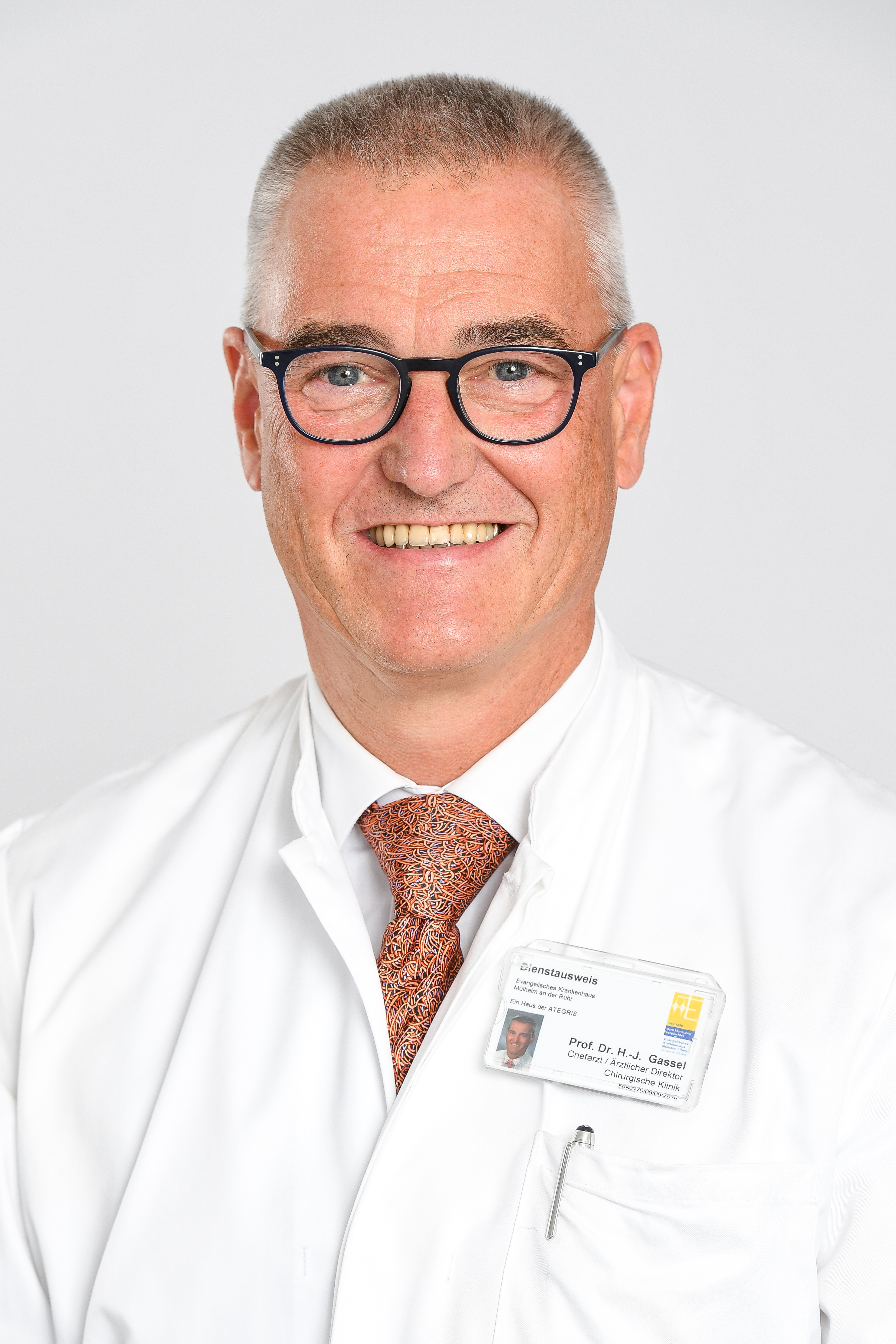 Prof Dr. Heinz-Jochen Gassel.