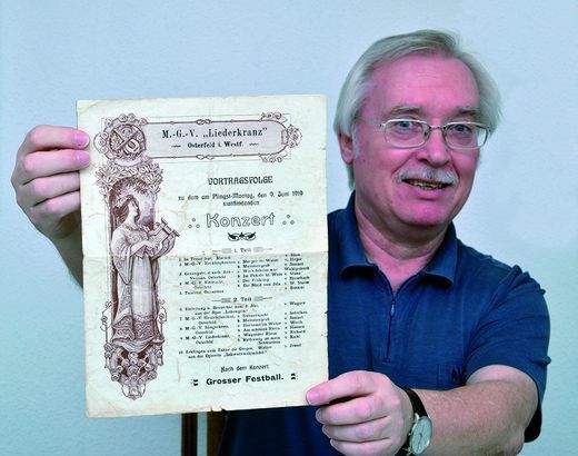 Der Sammler Bruno Zbick hat einen Faible für alte Musikprogramme, Ansichtskarten von der Stadt seit 1860 und fürs Klavierspielen.