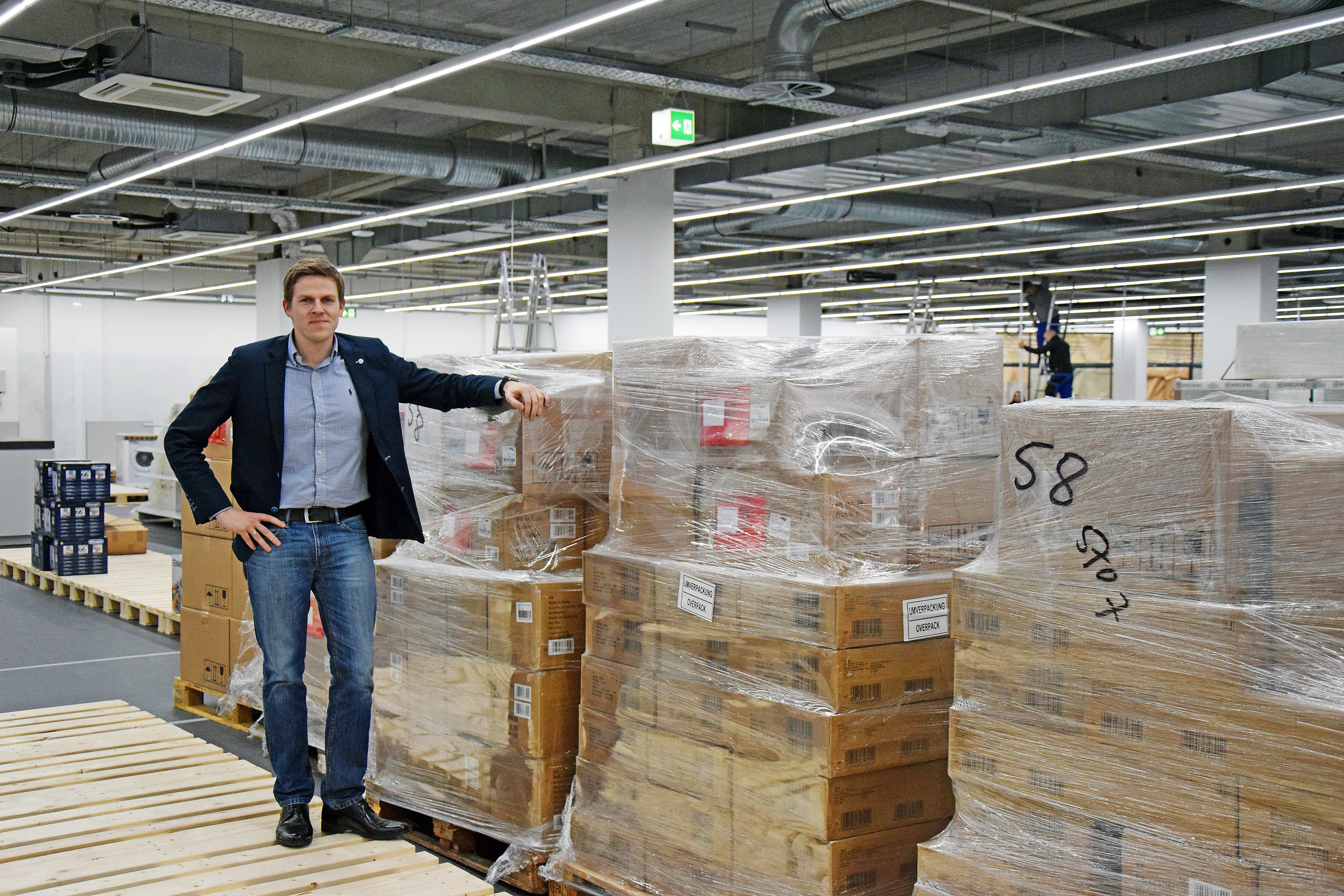 Noch ordentlich zu tun: Geschäftsführer Marcel Quäschning im neuen Media Markt in Hörde.
