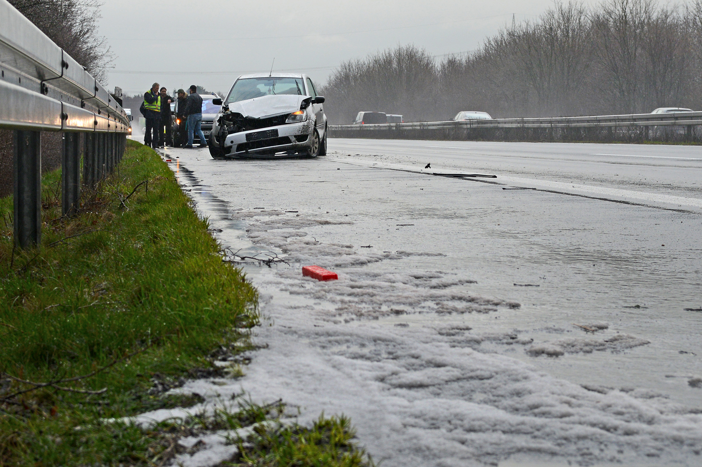 Drei Unfälle nach Hagelschauer auf der A31. (Foto:Bludau)