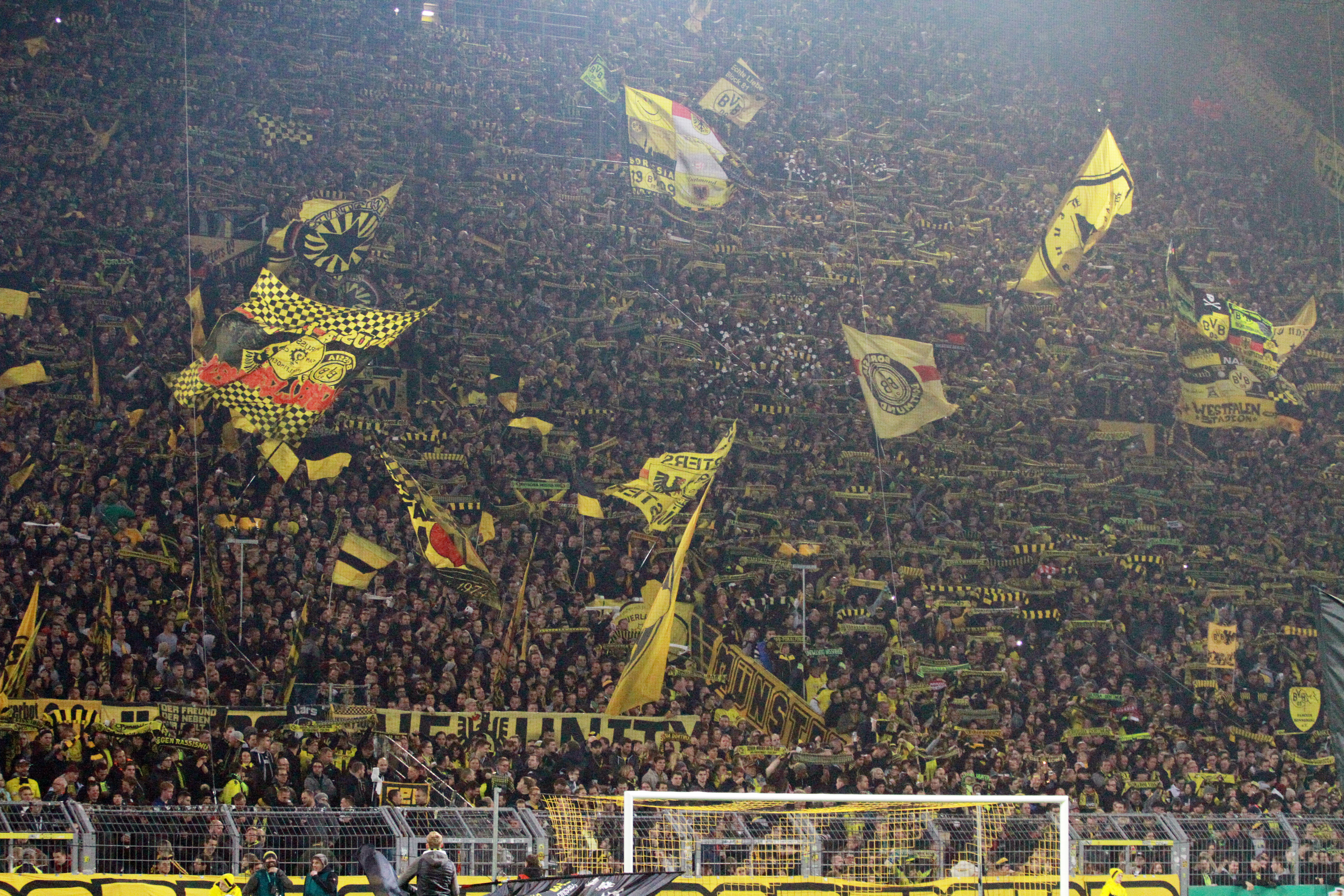 Bus und Bahn stehen für BVB-Fans auch nach Verlängerung und Elfmeterschießen bereit.