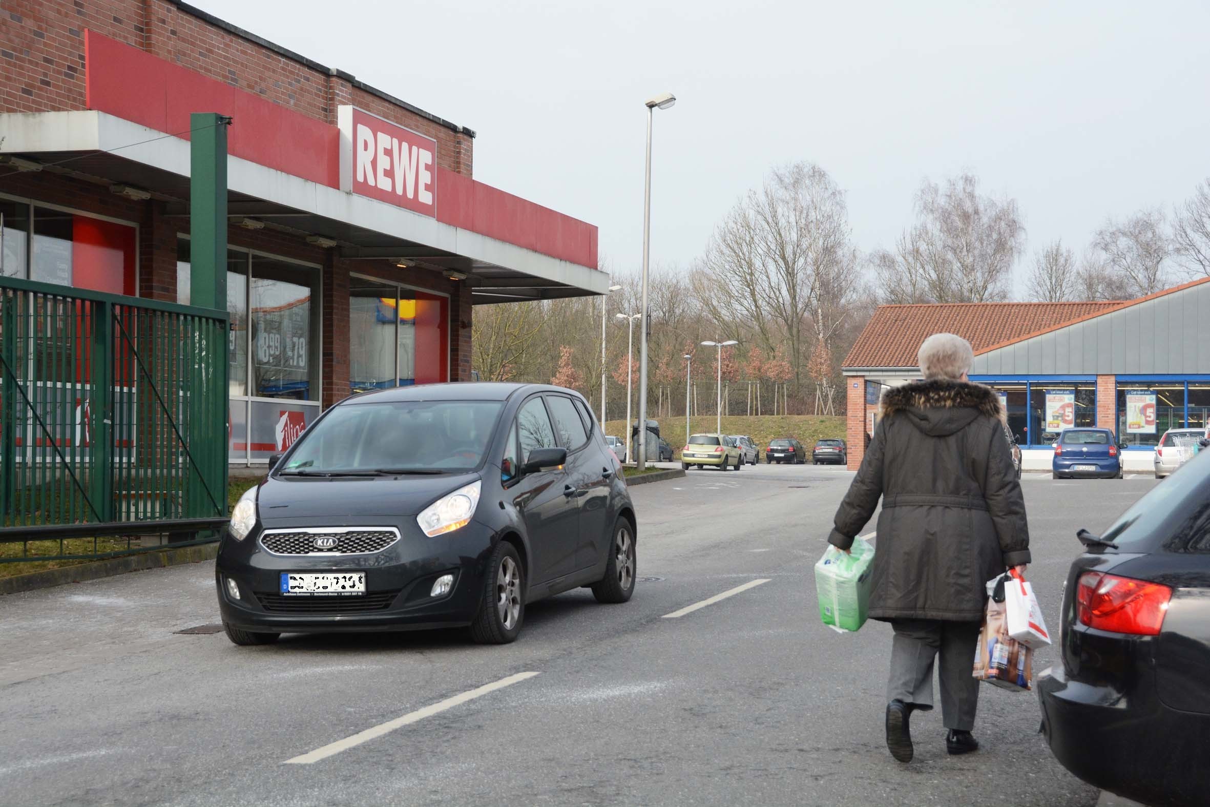 In einen Supermarkt im Husener Einkaufszentrum an der Husener Straße war der 20-Jährige eingebrochen.