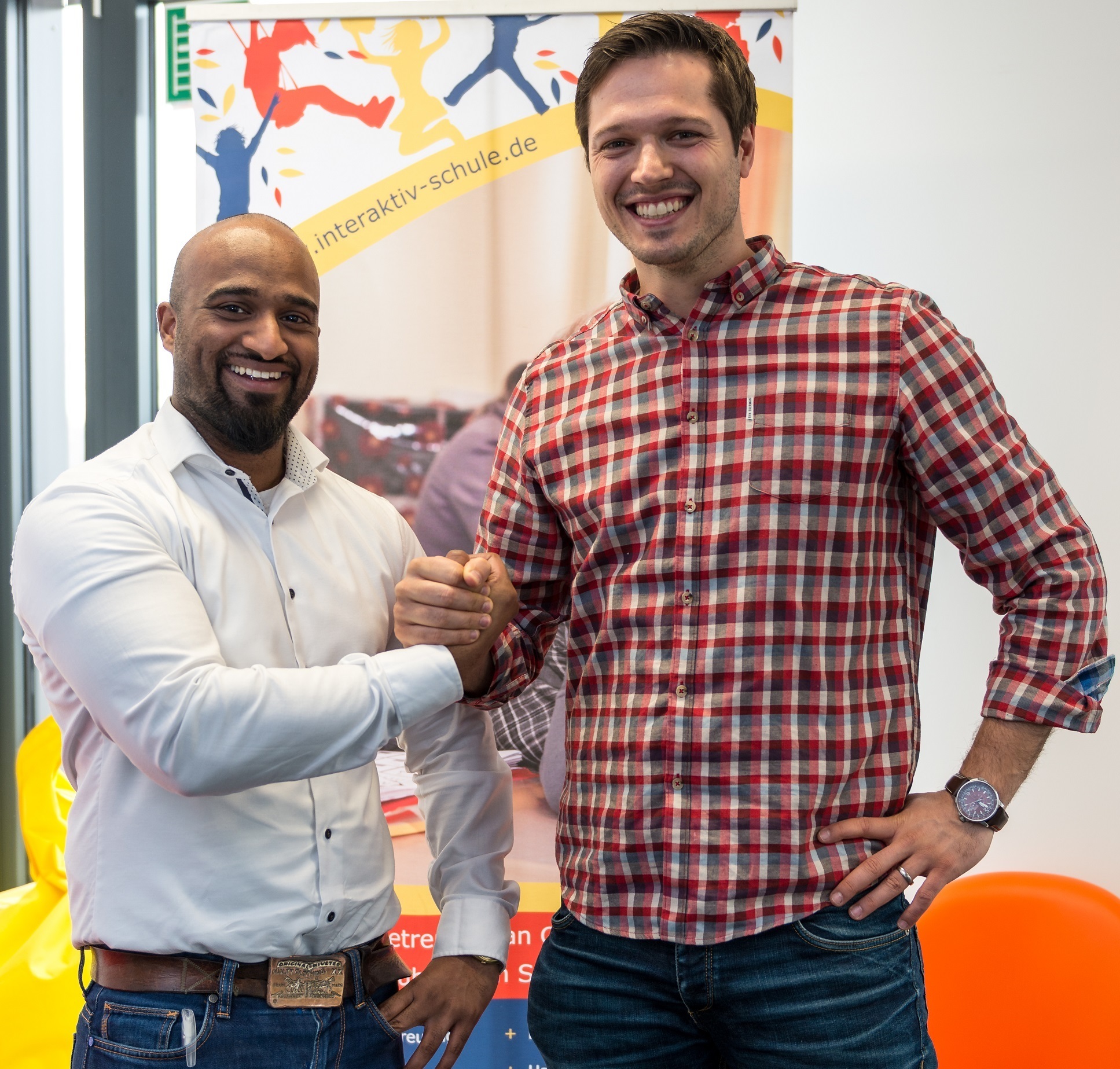 Raj Kesavan und Bastian Schlierkamp engagieren sich für effiziente Integration. Foto: PR
