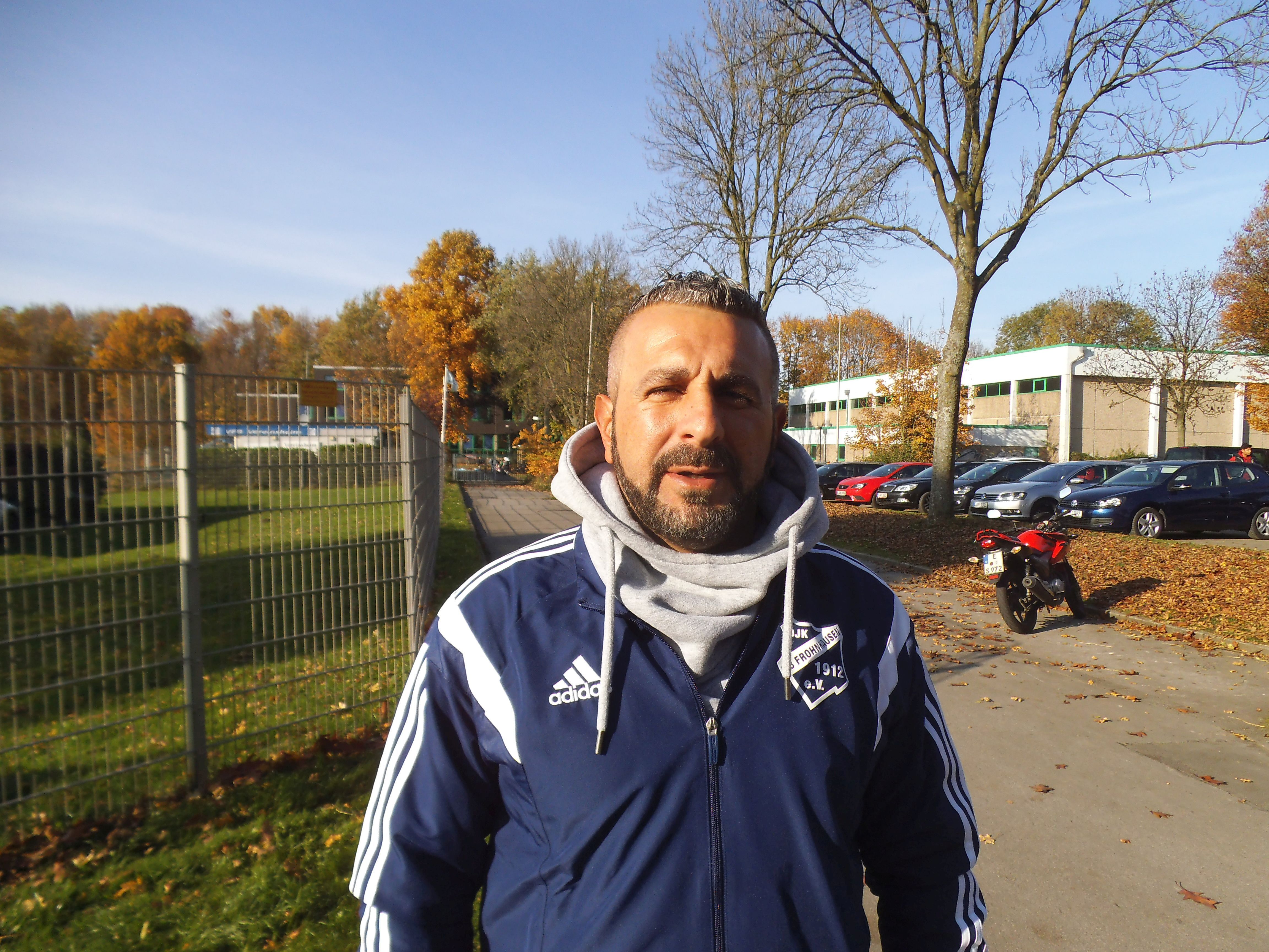 Issam Said, 38 Jahre alt, seit April 2010 Trainer bei VfB Frohnhausen, Hobbies Fussball, verheiratet, 4 Kinder
Saisonziel: Aufstieg in die Landesliga (Photo Marx)