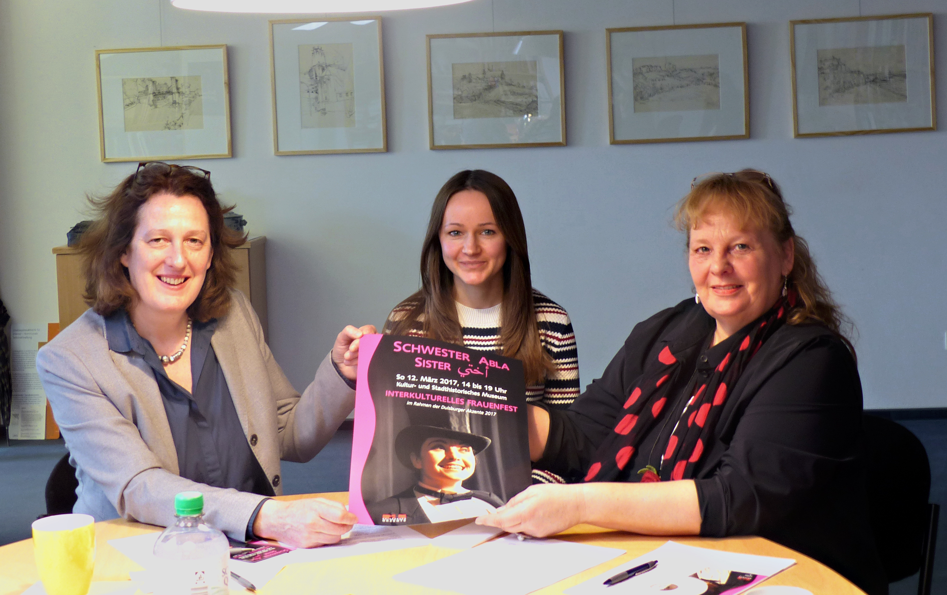 Von links: Dr. Susanne Sommer, Direktorin des Kultur- und Stadthistorischen Museums, Magdalena Paluska (Stipendiatin der Krupp-Stiftung, unterstützt das Museumsprogramm kulturelle Vielfalt und Migration) und Projektleiterin Kornelia Kerth-Jahn bei der Vorstellung des Programms.
