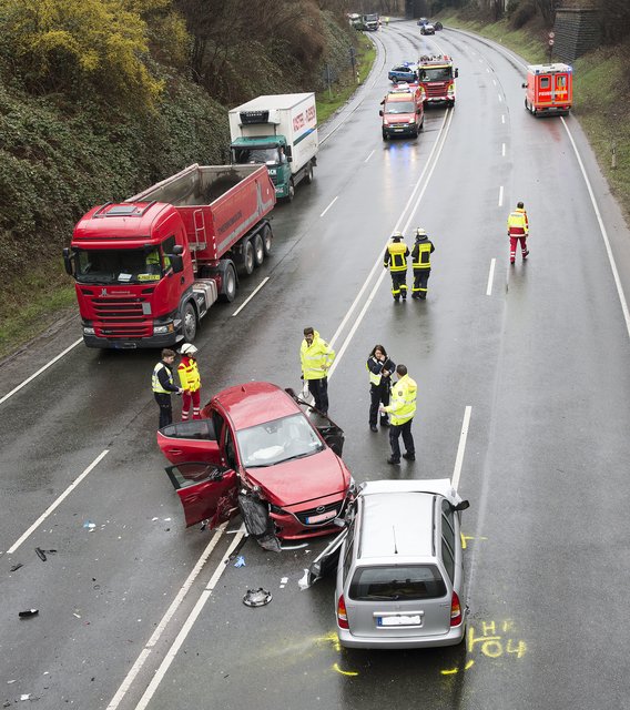 Wie lange die B 224 zwischen Gladbeck und Gelsenkirchen-Buer in beide Fahrtrichtungen gesperrt bleiben muss, steht derzeit immer noch nicht fest.