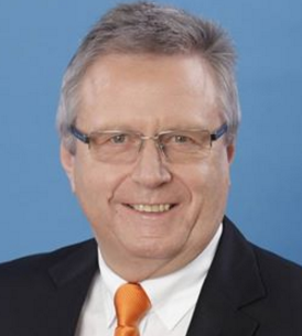 GFL-Ratsherr Hans Peter Bludau freut sich am Sonntag (12. März) auf Anrufe.