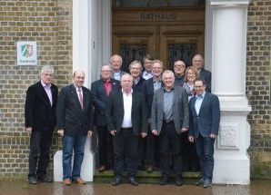 v.l.: Heinz-Peter Kamps, Roland Mitschke (Fraktionsvorsitzender), Uwe Kutzner, Georg Elsemann, Hans Henneke, Josef Devers, Peter Ibe,
Martin Tönnes (Bereichsleiter Planung im RVR), Udo Bovenkerk, Wolfgang Horneck, Sabine Mayweg, Wilhelm Jasperneite, Arnd Cappell-Höpken (Foto: CDU-Ruhr)