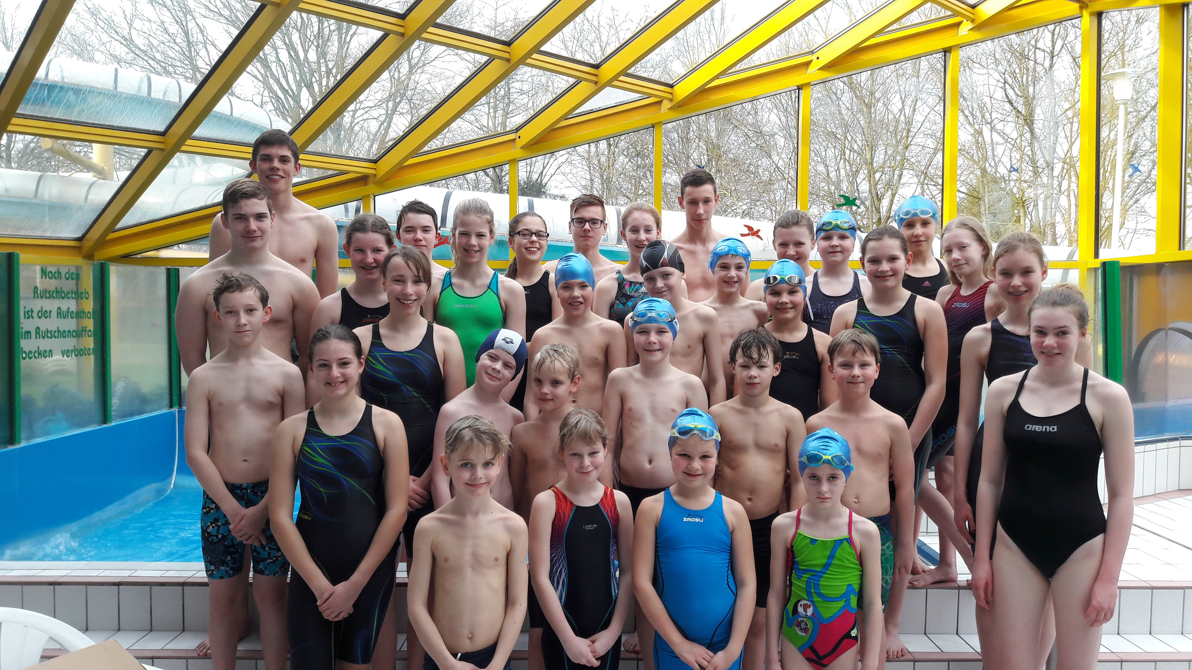 Die Olfener Schwimmer holten sich in Haltern 49 Medaillen und den dritten Platz in der Pokal-Gesamtwertung