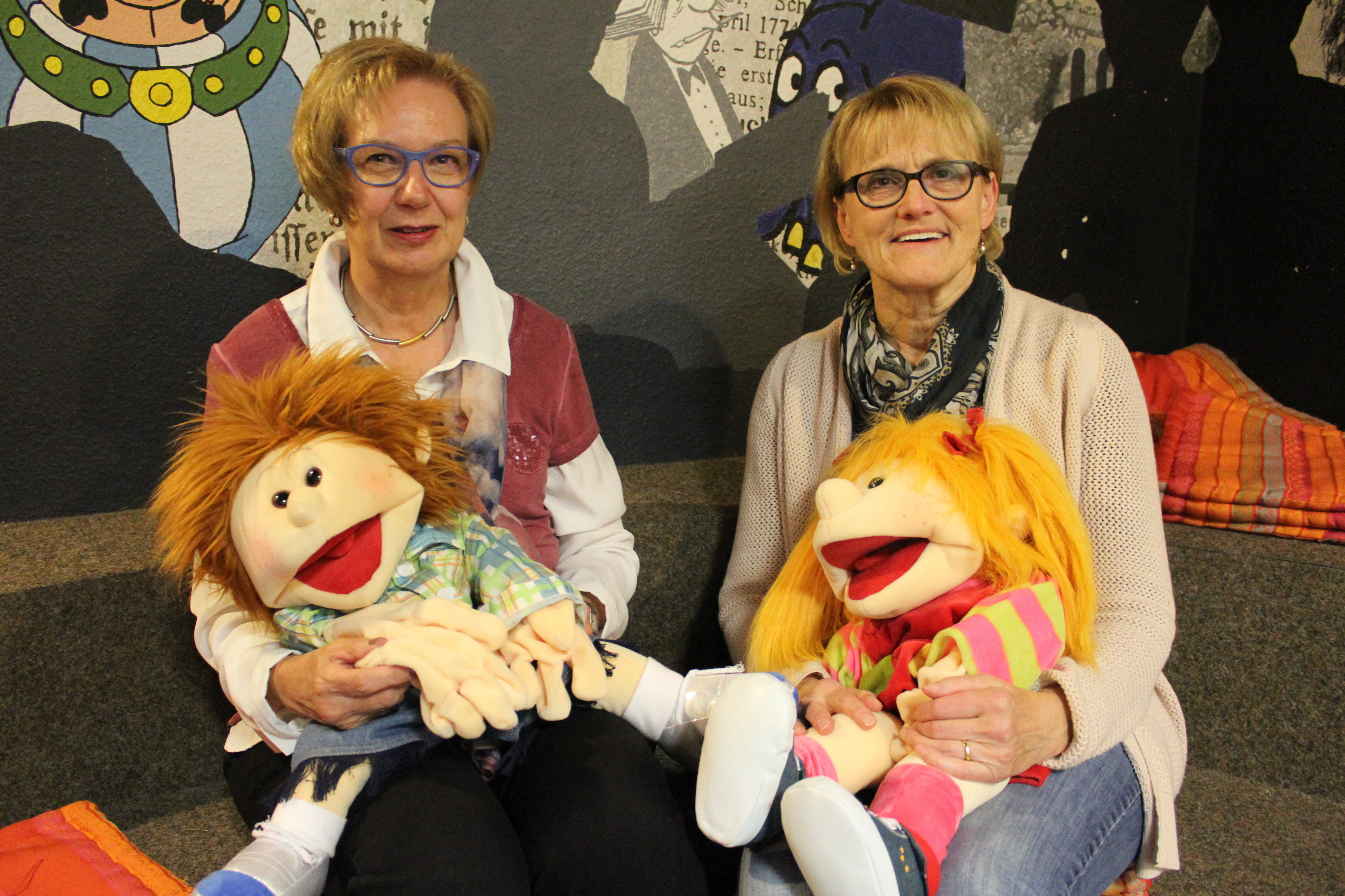 Die "Lesemäusedamen" Monika Holzgreve mit Fabian, Karin Wallentin mit Lilabelle (v.l.)
