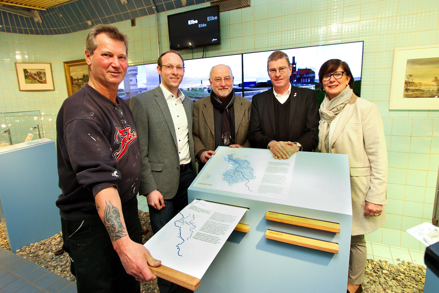 v.l.: Michael Merkel/Museumshandwerker, Matthias Schlösser/wissentschftlicher Volontär, Dr. Bernhard Weber/Museumsleiter, Thomas Krützberg/Kulturdezernent, Dr. Cornelia Garwer-Schier/Binnenschiffahrtsmuseum.
FOTO UND COPYRIGHT: HANNES KIRCHNER 09-03-2017