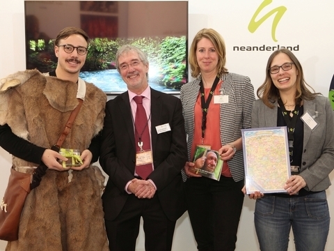 v.l.: Walking Act, Dr. Günther Horzetzky, Julia Wachten u. Sara Thielsch
