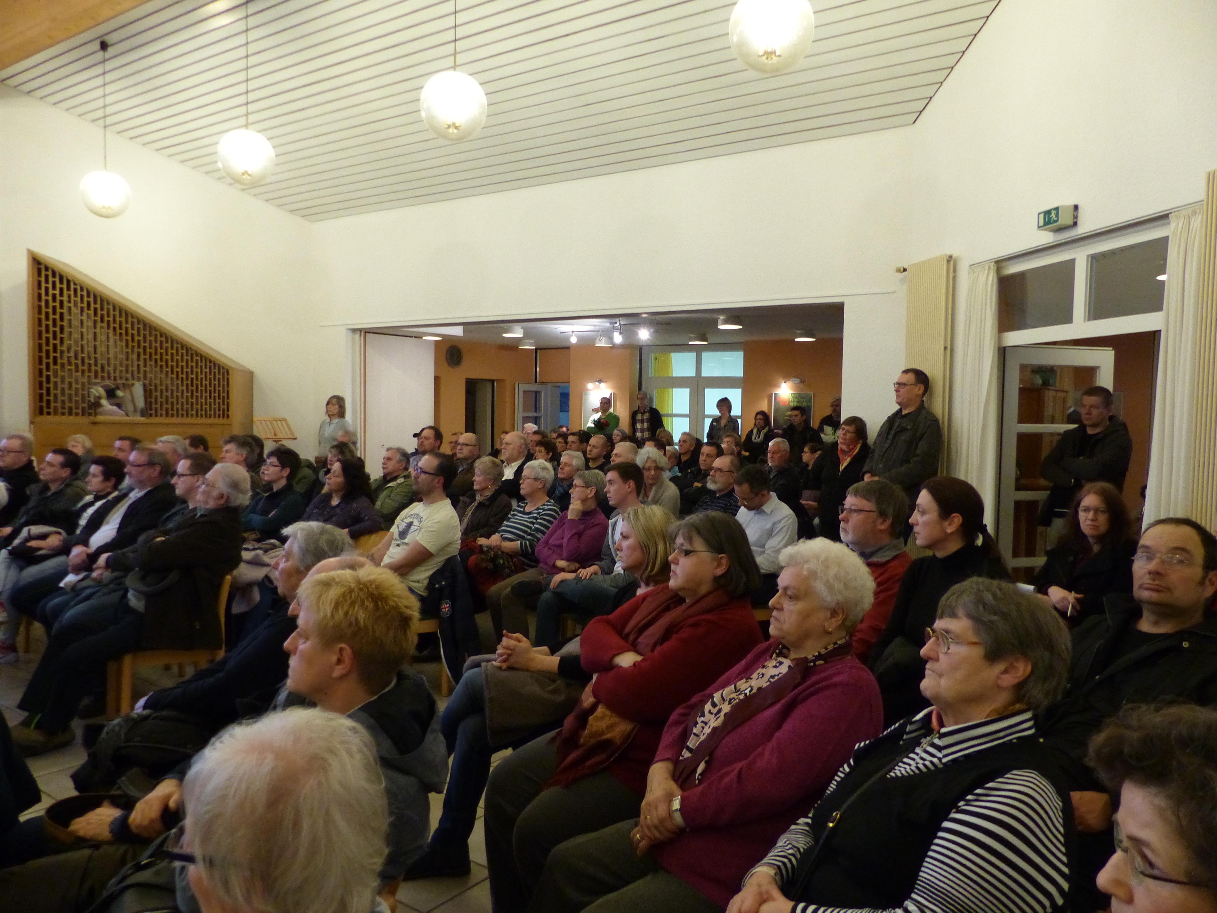 Der Saal reichte kaum aus, um allen Bürgern Platz zu bieten. So groß war das Interesse am Thema "Marktplatz Altsiedlung".