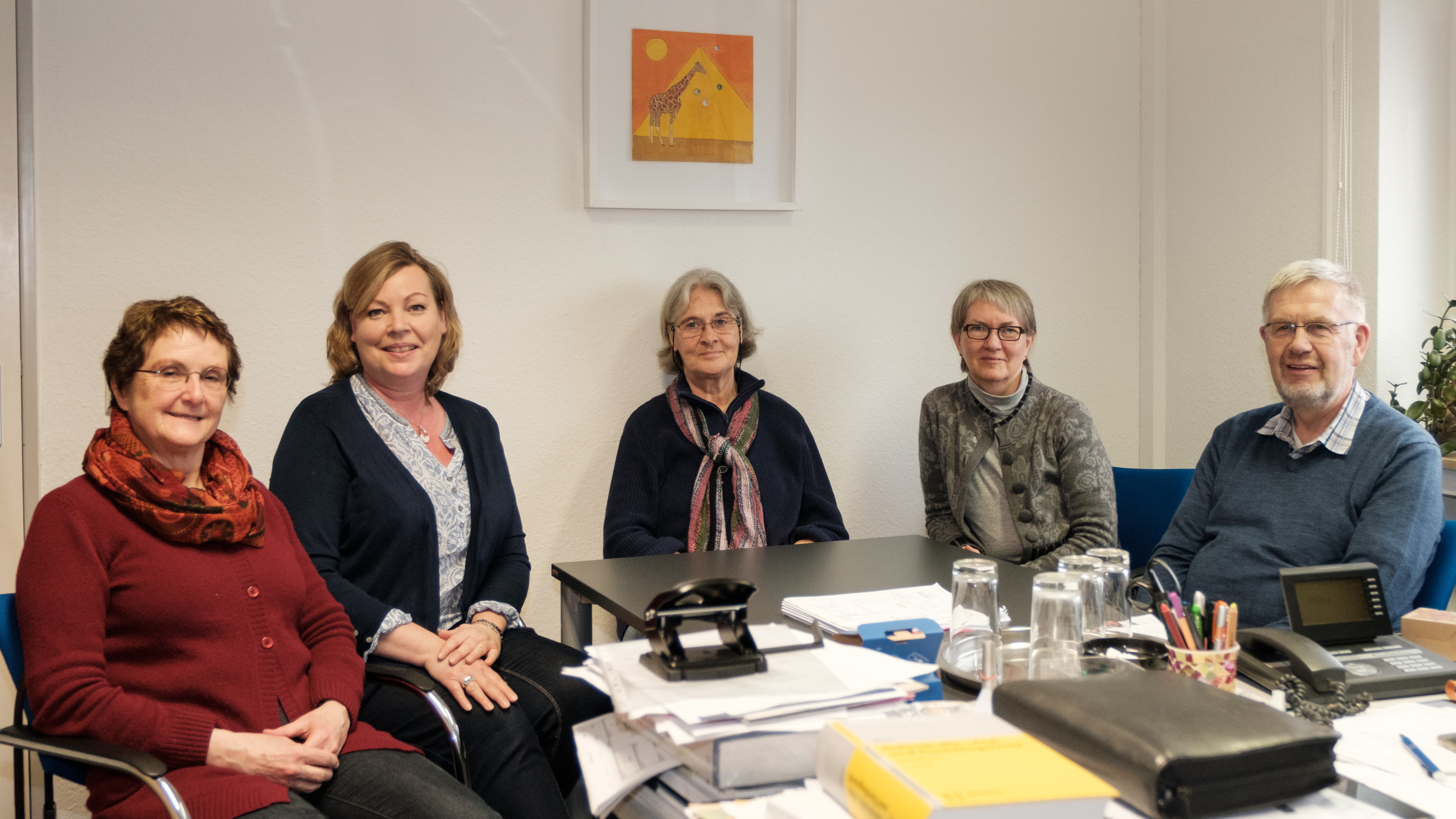 Gemeinsamer Einsatz für Flüchtlinge: Gerda Faber-Dürrschmidt, Kerstin Gramminger, Resi Burghof, Monika Dittrich und Albert Hullen tauschen sich regelmäßig aus.