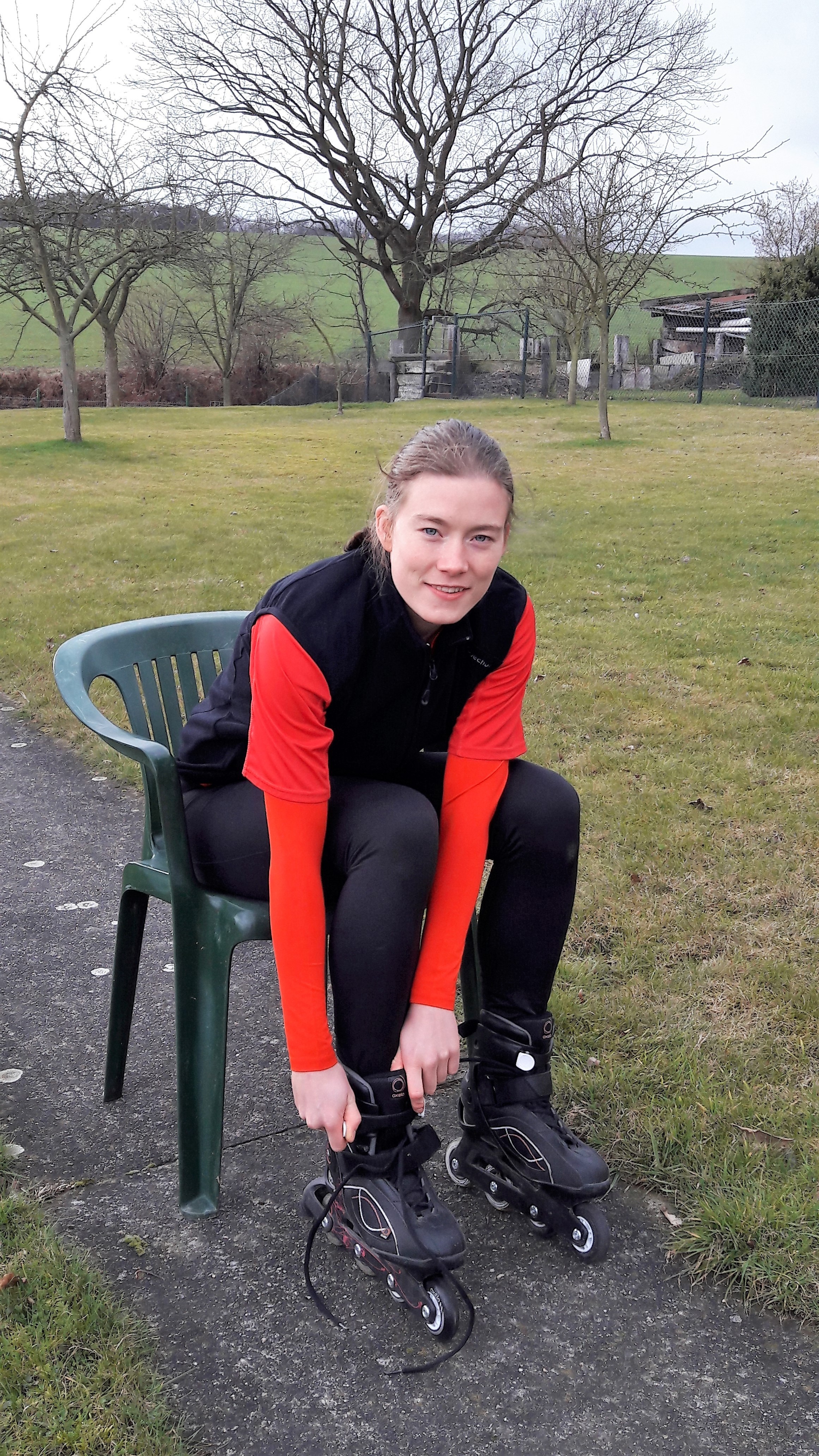 Bewegung mag sie nicht nur auf dem Fußballplatz. Gerne schnallt sich Lena Ostermeier auch ihre Inliner unter. Genauso ehrgeizig wie im Sport ist die 20-Jährige auch im Studium. Das möchte sie in jedem Fall erfolgreich abschließen. Foto: privat