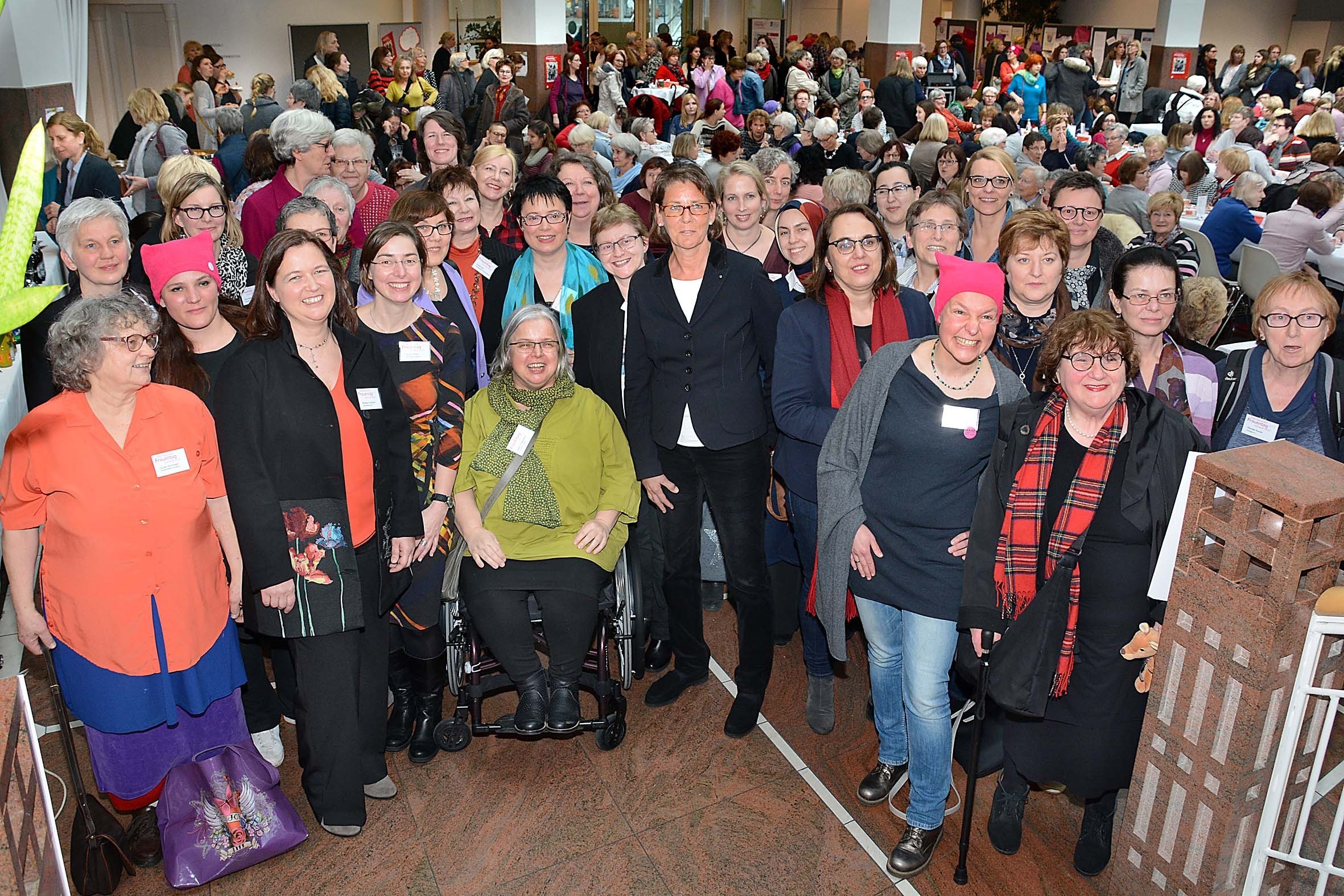 Ganz schön was los: Im Dortmunder Rathaus wurden bei guter Laune der Internationale Frauentag gefeiert, mehr Chancengerechtigkeit in vielen Bereichen eingefordert und auf Ungerechtigkeiten hingewiesen.Foto: Schmitz