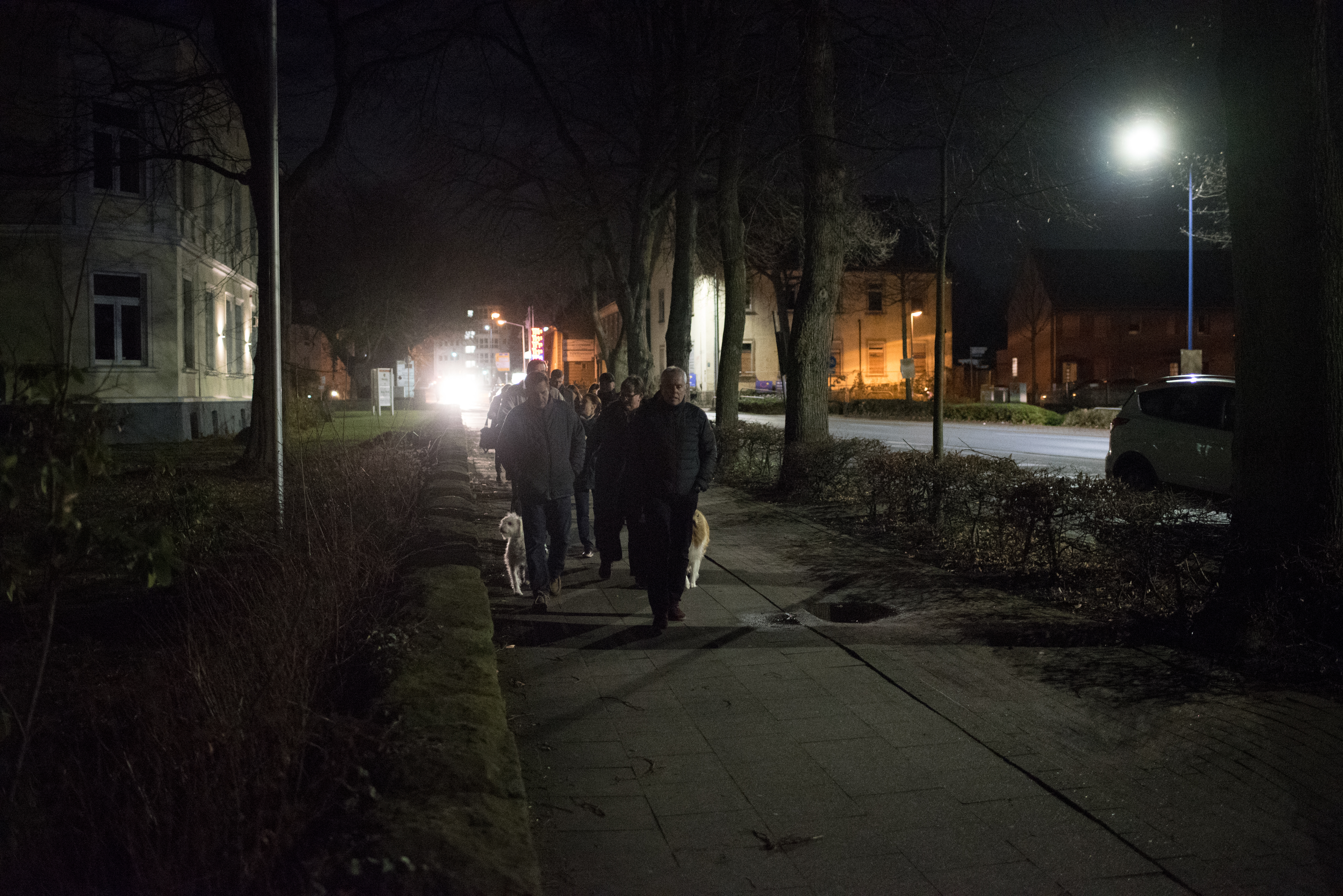 deutlich ist die helle Straße zu erkennen