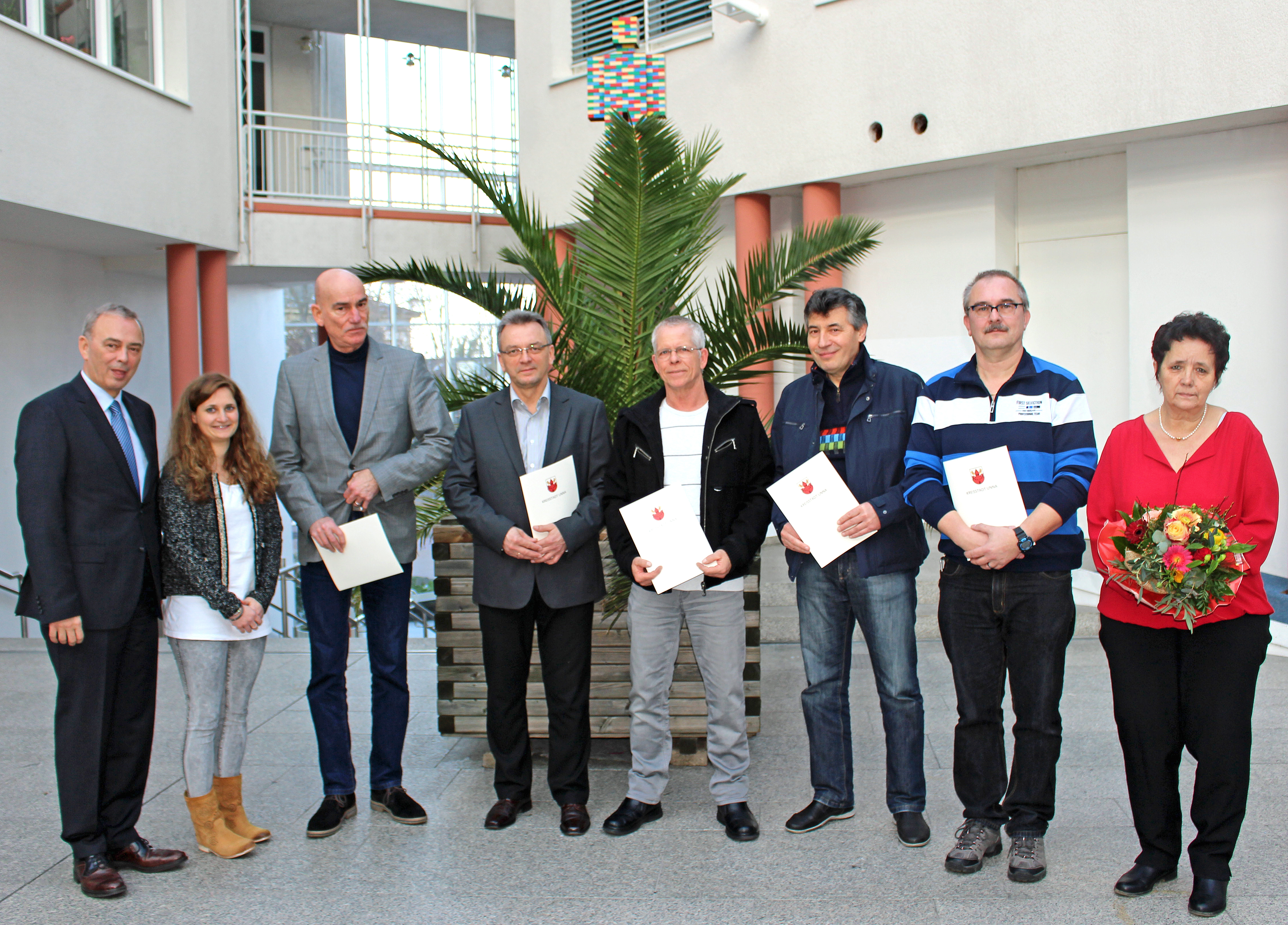 Bürgermeister Werner Kolter, stellvertretende Personalratsvorsitzende Anne Guse, Reinhard Wittbrodt, Erwin Mittmann, Rolf-Peter Klose, Heinrich Skutela, Jörg Feige, Ingrid Gäbel.