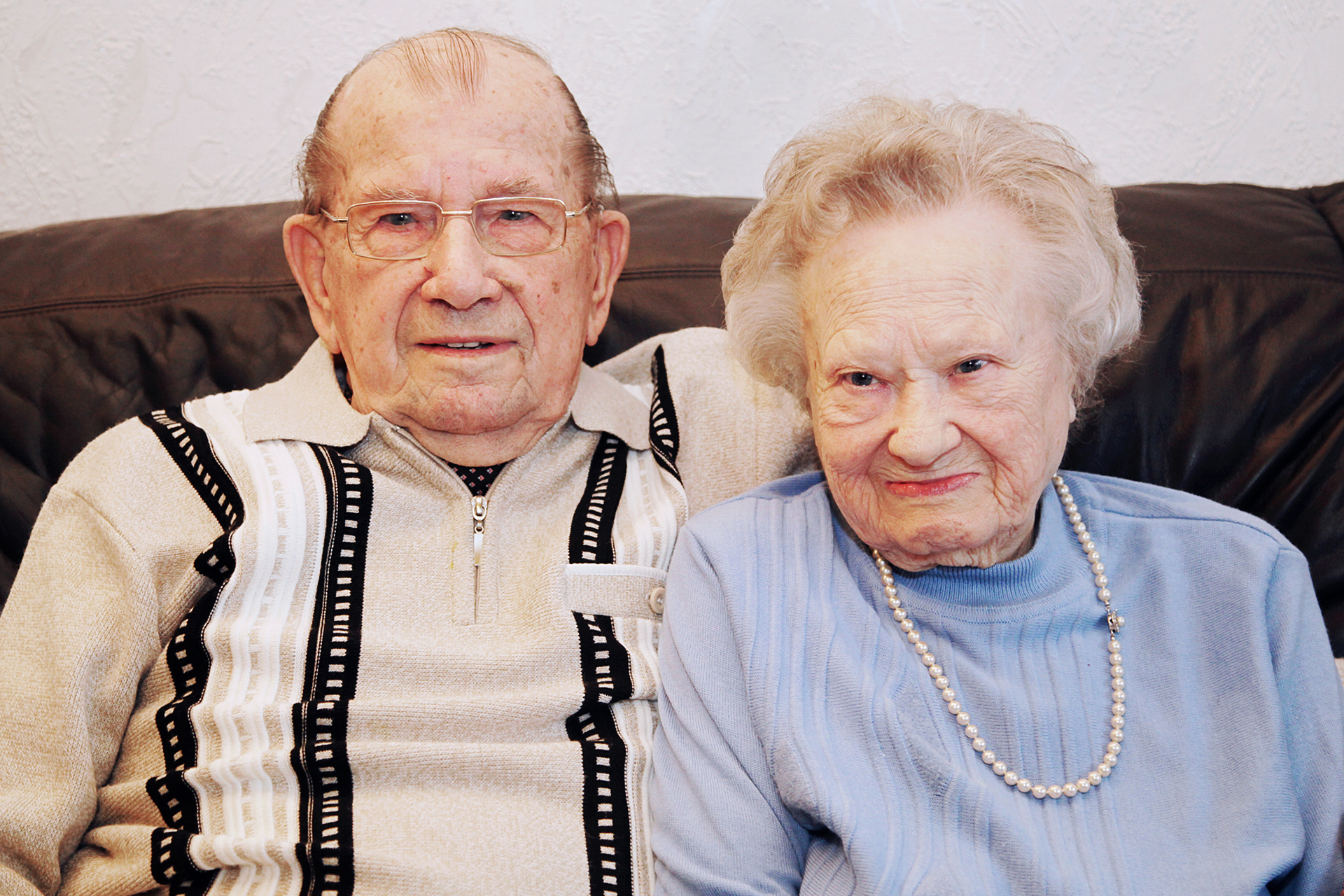 Wilhelm "Willi" Meier mit seiner Emma, genannt "Emmi", in ihrer gemütlichen kleinen Wohnung in Lünen-Süd.