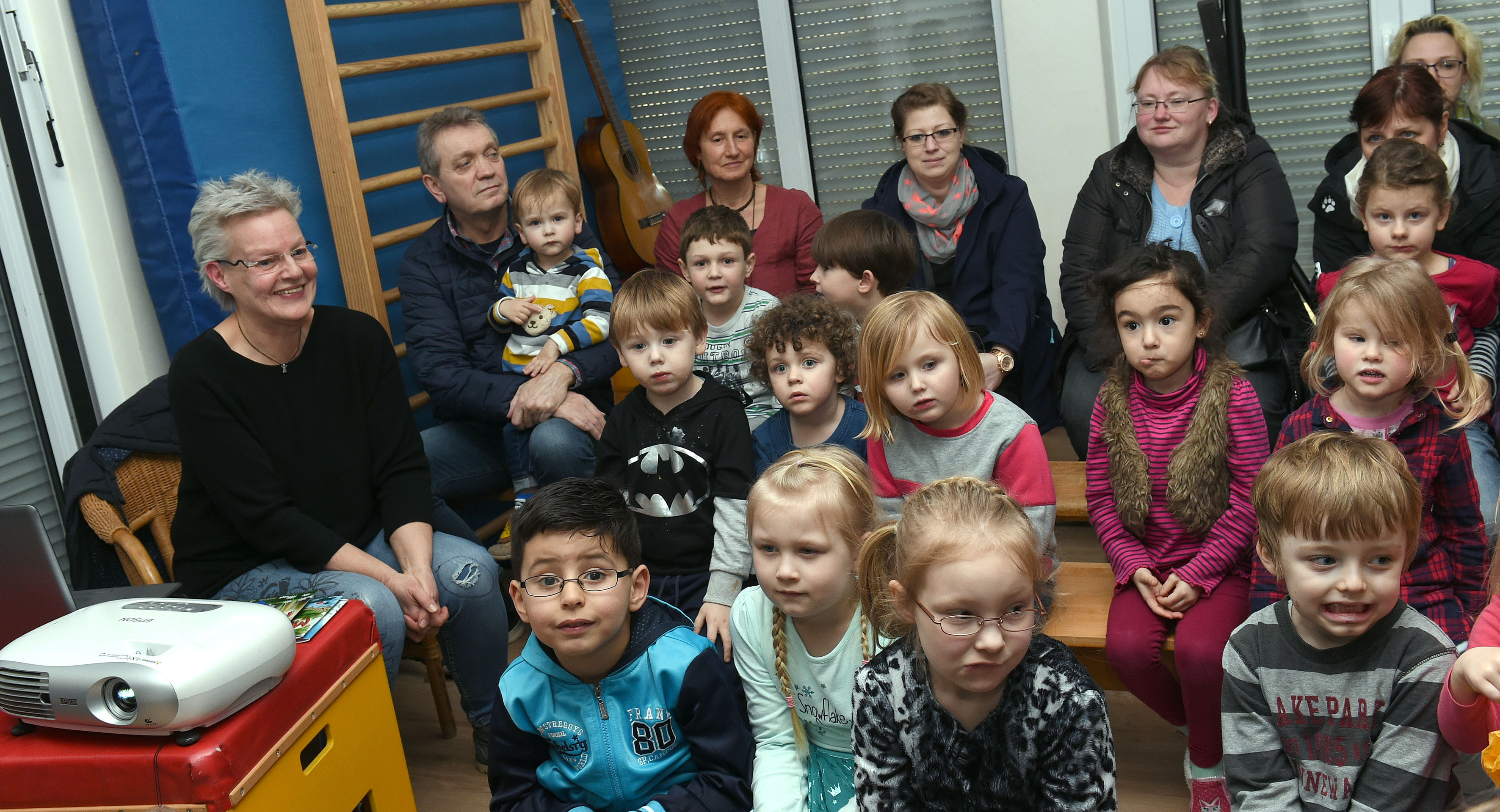 Kinderbuchautorin Doris Brändlein freute sich über das Feedback der Kids auf ihre Geschichten. Lesung in der Kita Zugstr.