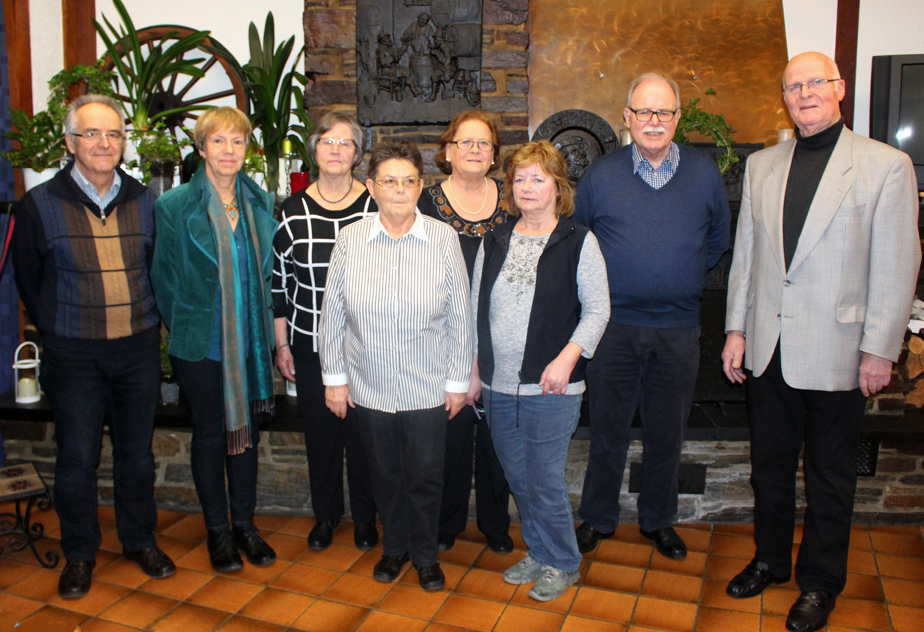 SoVD Unna: Heinz Böhs (1. Schatzmeister), Christa Böhs (1. Schriftführerin und 2. Schatzmeisterin),
Ursula Wittkämper (Beisitzerin), Brigitte Klimmek (Frauensprecherin), Karin Schütte (Pressesprecherin), Heidi Niehage (3. Revisorin), Klaus Krahe (1. Revisor) und Jürgen Zyche (1.Vorsitzender).