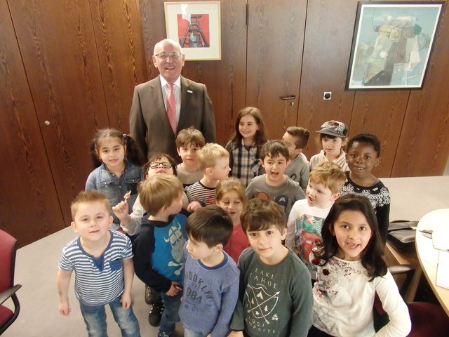 Kinder der Kindertagesstätte Kapitelwiese zu Besuch im Rathaus
