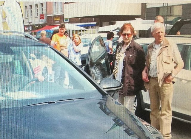 Autoschau und Shopping - Das gehörte bislang für die Besucher zusammen. Jetzt steht noch die Genehmigung für 2017 aus.