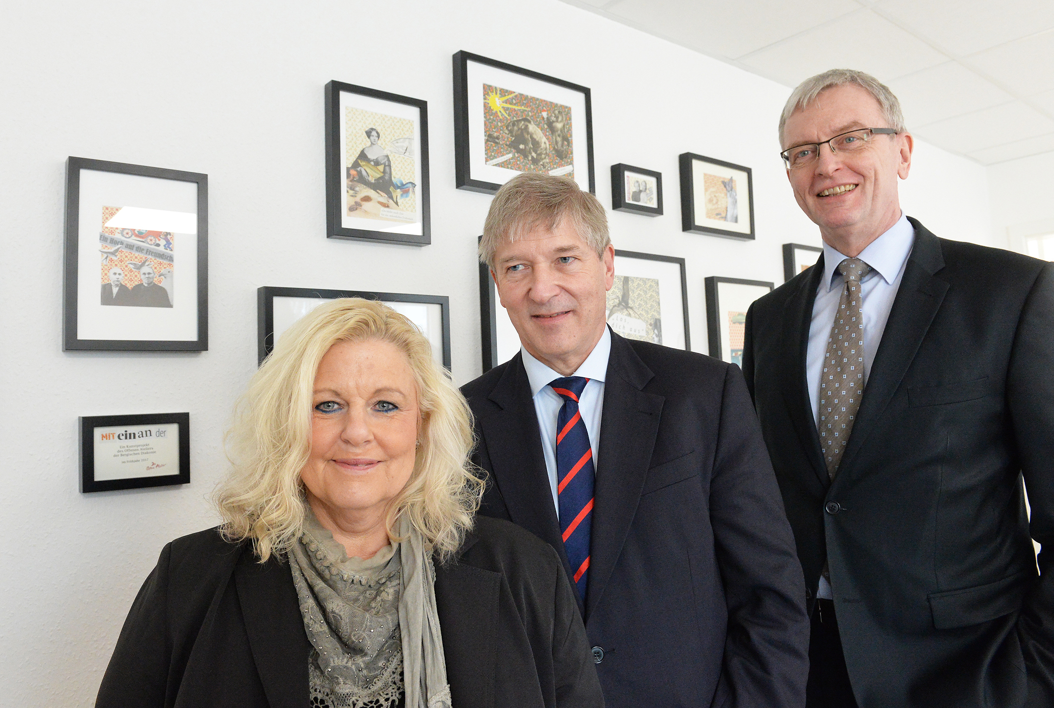 Bereichsleiterin Diane Kollenberg-Ewald (von links) und der Vorstand der Bergischen Diakonie, Gerhard Schönberg und Pfarrer Jörg Hohlweger, eröffneten offiziell die Sozialen Dienste Niederberg in dem "Stadthaus" an der Oststraße 38.