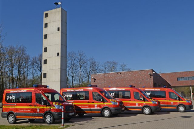 Die neuen Mannschaftstransportfahrzeuge. (Foto: Bludau)