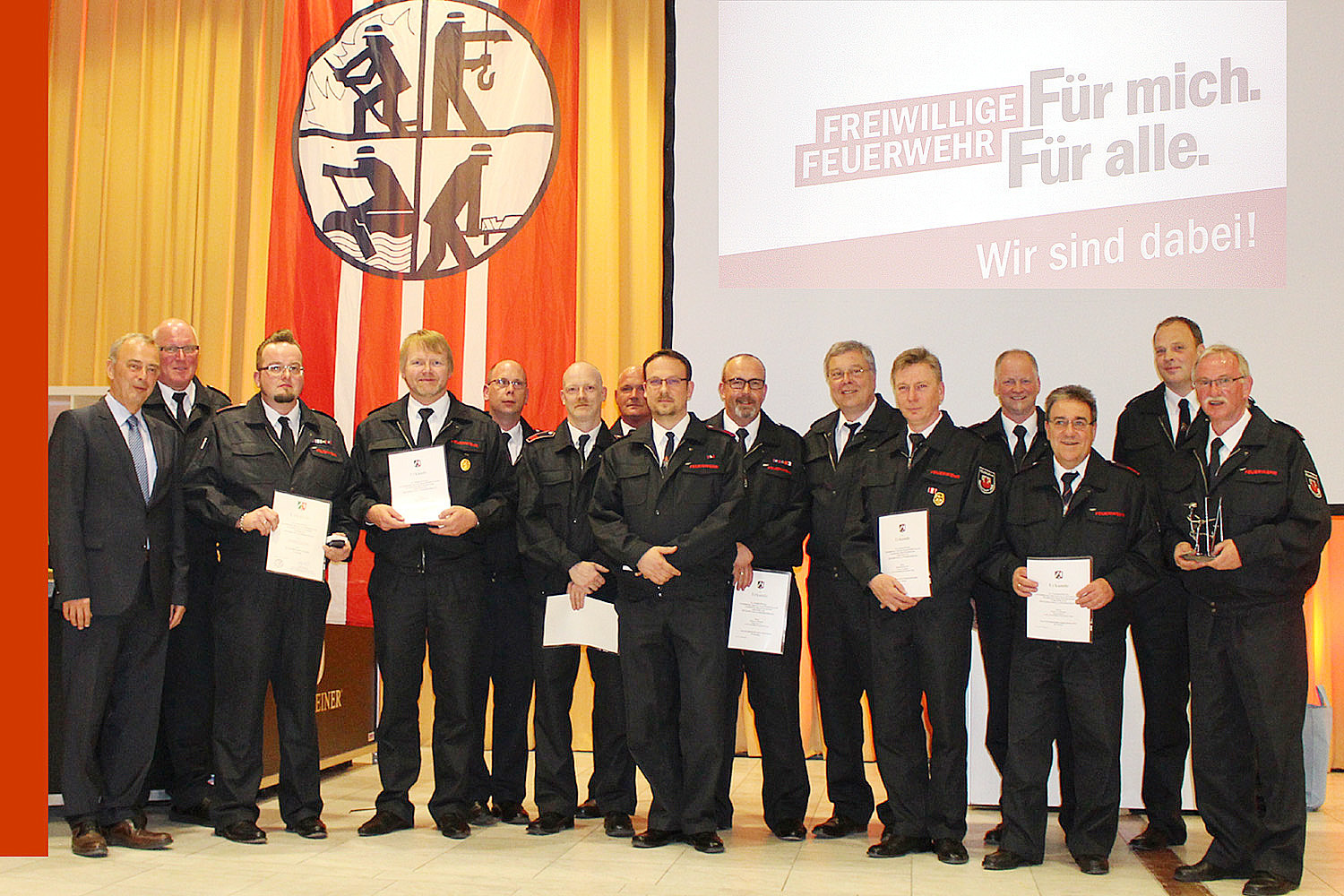 Jubilarehrungen mit Bürgermeister Werner Kolter und dem stellv. Wehrleiter Michael Hartmann (links) und Stadtbrandinspektor Hendrik zur Weihen (2. von rechts)