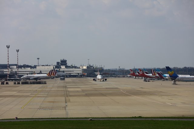 So ein Flieger braucht echt viel Platz ...