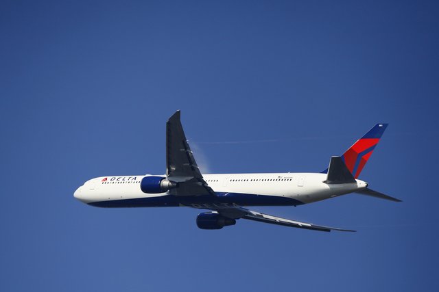 Hier habe ich den Unterdruck an der hinteren Flügelkante versucht einzufangen ...