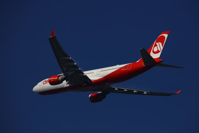 Bei manchen Bildern macht der Belichtungsmesser einen stahlblauen Himmel draus. Sieht schon echt gewaltig aus.