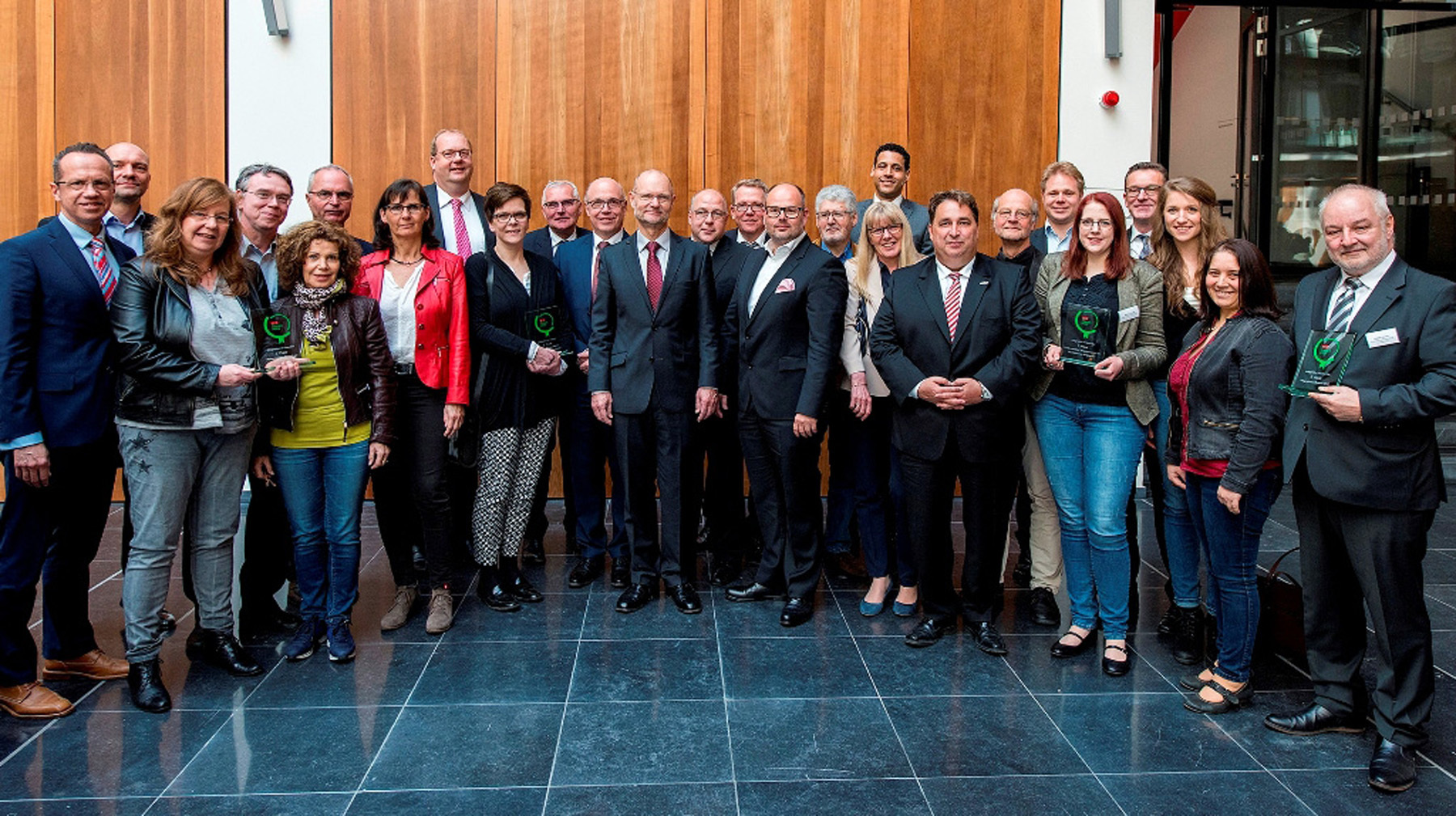 Um neues Wohnen im Revier ging es bei der Expertenrunde in Gelsenkirchen. Die UKBS als kommunales Wohnungsunternehmen des Kreises Unna war durch ihren Geschäftsführer Matthias Fischer (in der Bildmitte) vertreten.